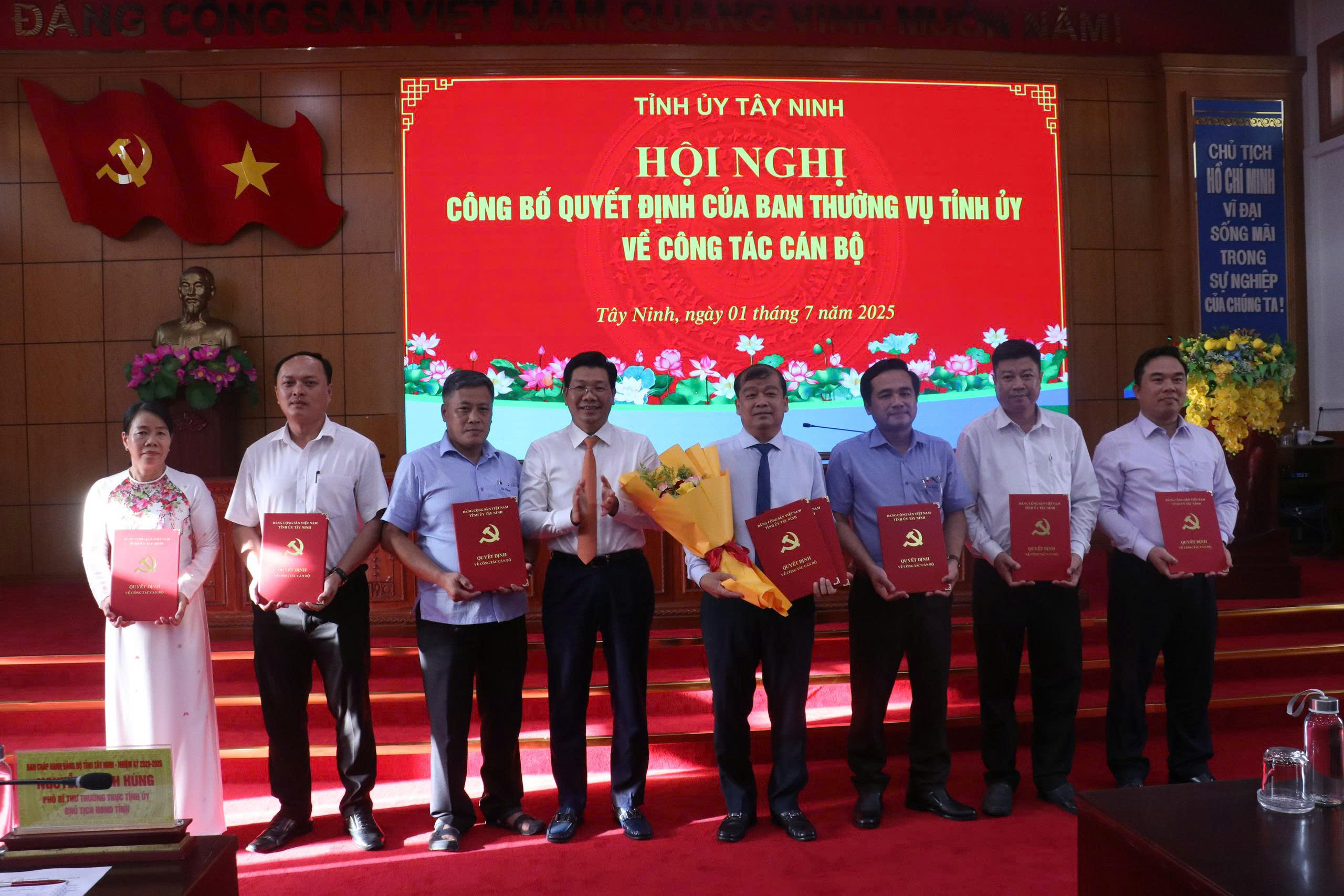 Sau hợp nhất, tỉnh T&acirc;y Ninh mới c&ocirc;ng bố nhiều quyết định về c&aacute;n bộ- Ảnh 2.