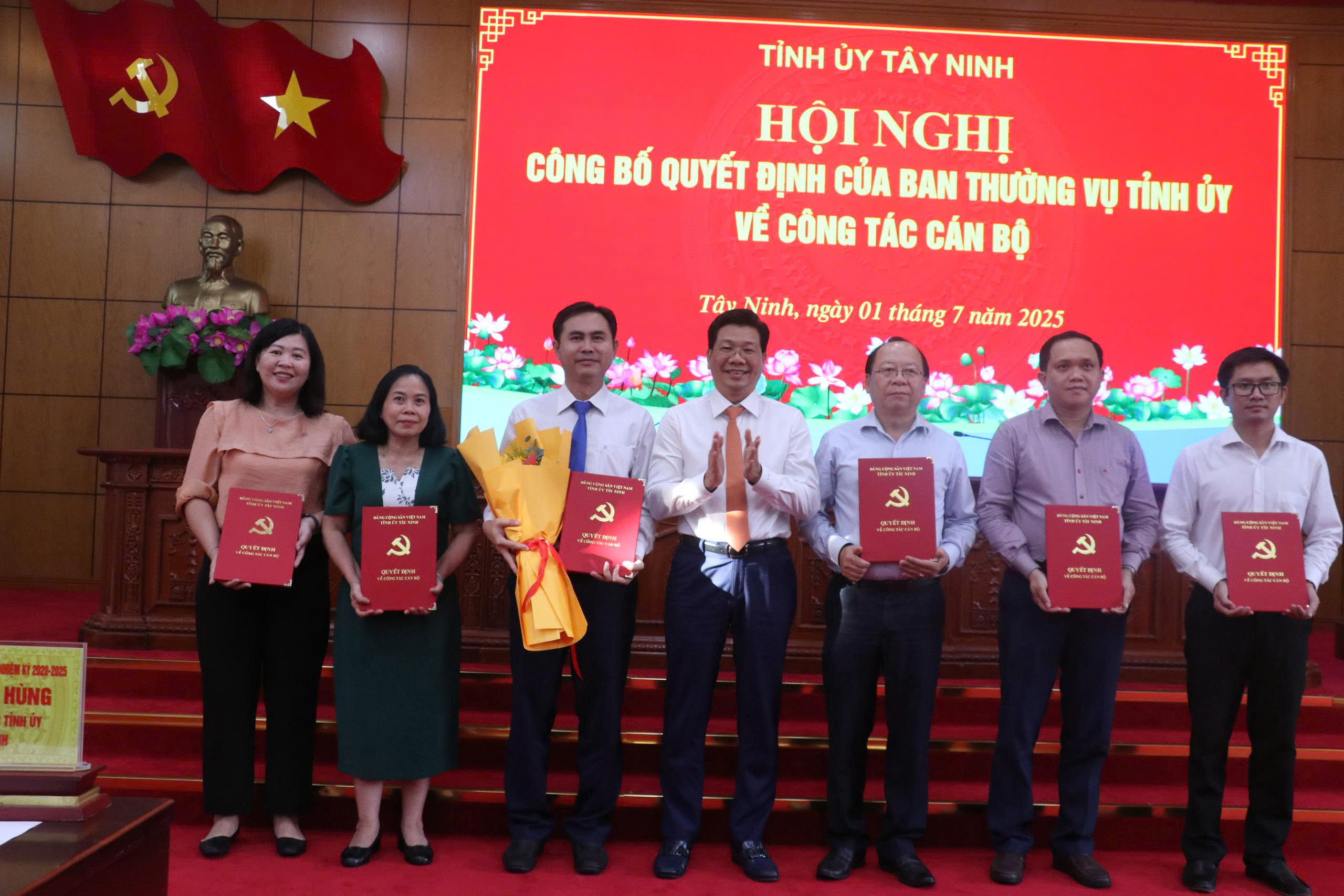 Sau hợp nhất, tỉnh T&acirc;y Ninh mới c&ocirc;ng bố nhiều quyết định về c&aacute;n bộ- Ảnh 4.