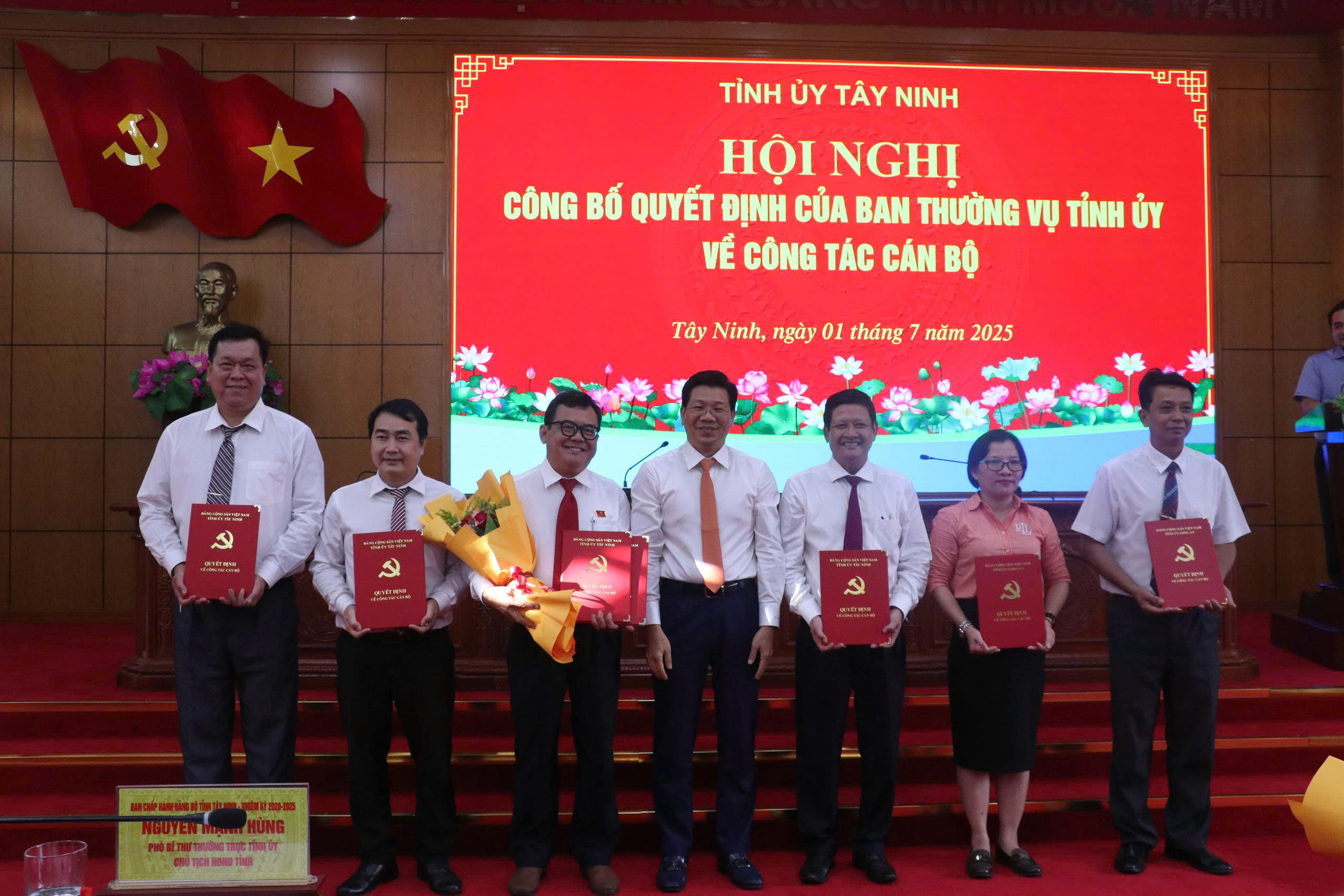Sau hợp nhất, tỉnh T&acirc;y Ninh mới c&ocirc;ng bố nhiều quyết định về c&aacute;n bộ- Ảnh 6.