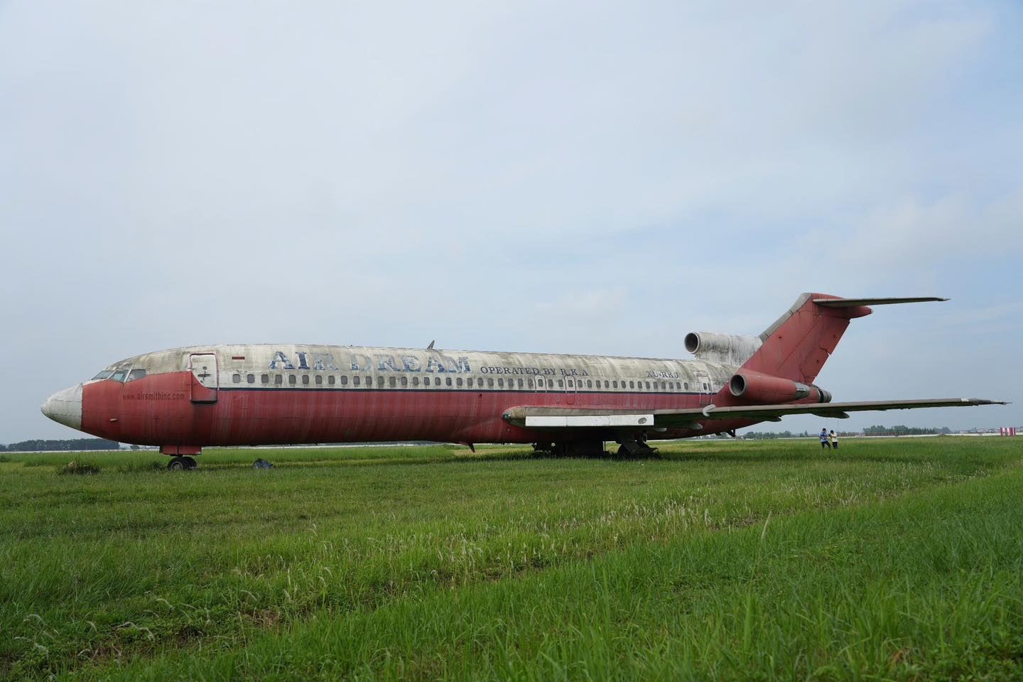 Cận cảnh m&aacute;y bay Boeing bị "bỏ rơi" 18 năm tại Nội B&agrave;i- Ảnh 2.