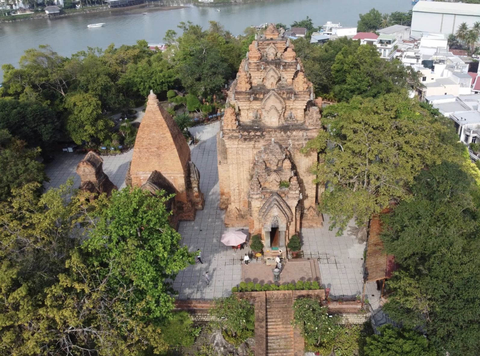 Công bố Tháp Bà Ponagar là Di tích Quốc gia đặc biệt- Ảnh 3.