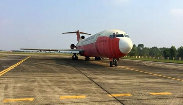 Cận cảnh m&aacute;y bay Boeing bị "bỏ rơi" 18 năm tại Nội B&agrave;i- Ảnh 1.