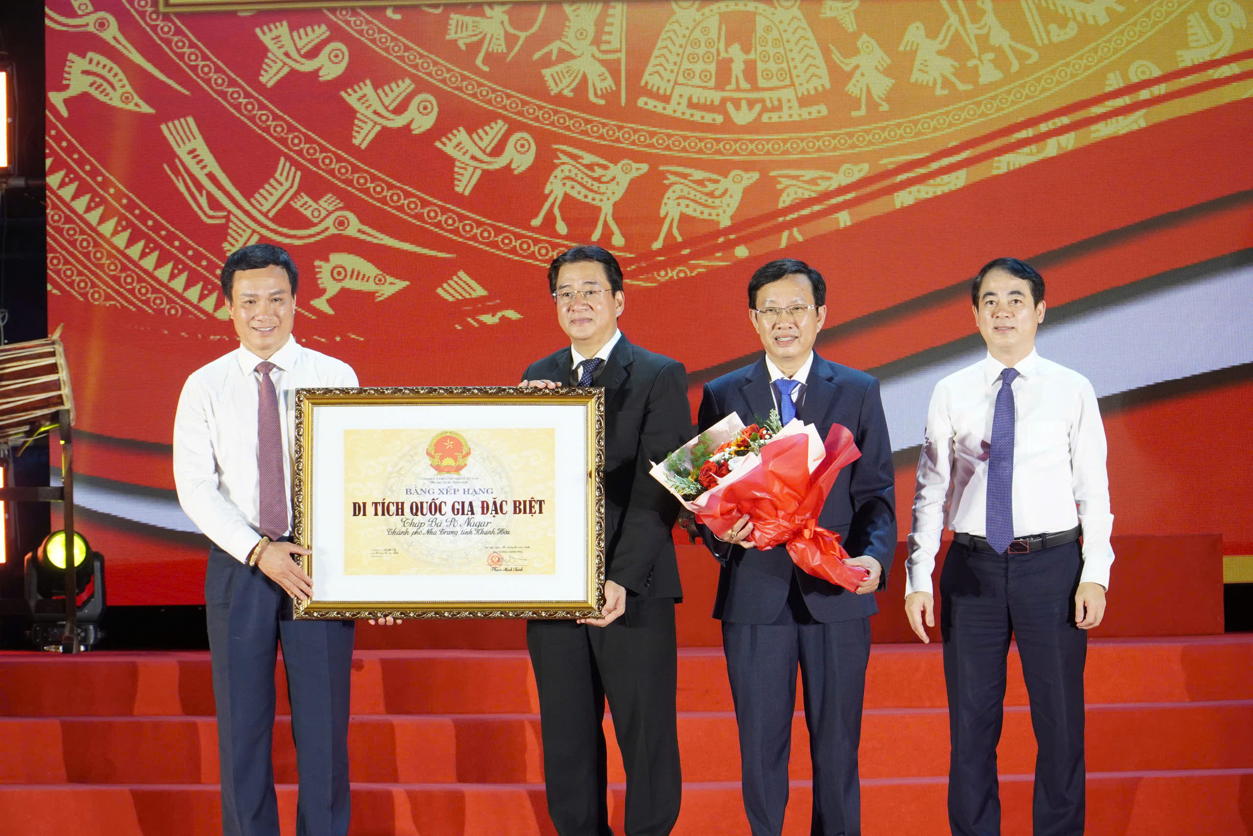 Công bố Tháp Bà Ponagar là Di tích Quốc gia đặc biệt- Ảnh 1.