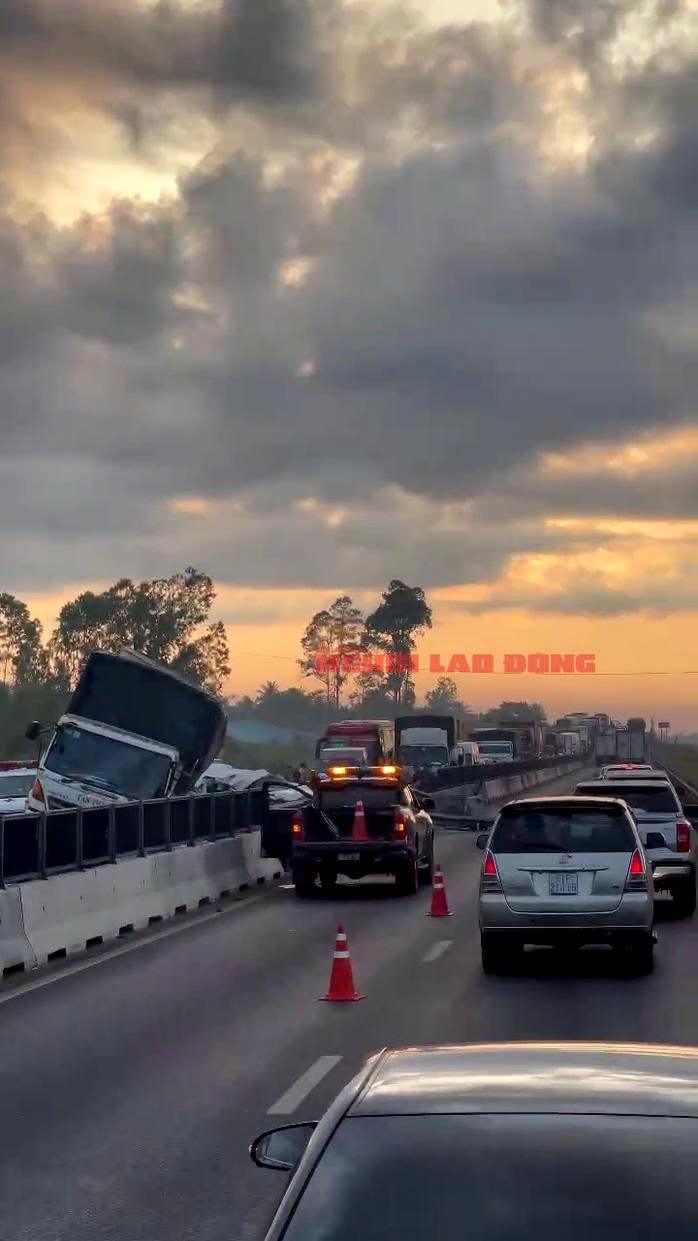 Tai nạn tr&ecirc;n đường cao tốc: Tại người hay tại đường?- Ảnh 5.