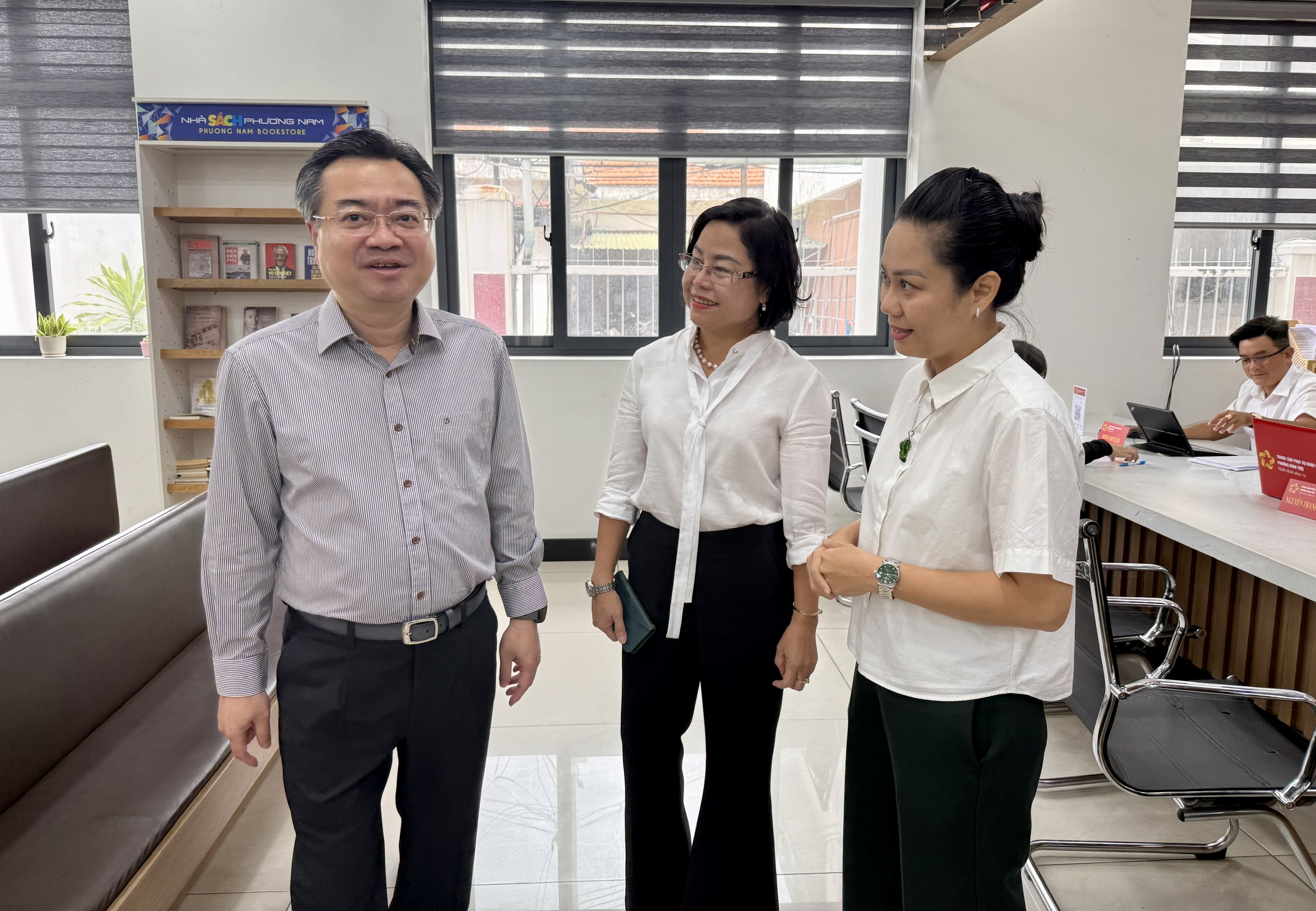 Thường trực Th&agrave;nh ủy TP HCM: "Kh&ocirc;ng để sai nhỏ dẫn đến sai lớn hơn v&agrave; cuối c&ugrave;ng l&agrave; vi phạm" - Ảnh 1.