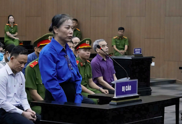 S&aacute;ng nay, tuy&ecirc;n &aacute;n Nguyễn Văn Hậu, cựu b&iacute; thư Vĩnh Ph&uacute;c Ho&agrave;ng Thị Th&uacute;y Lan- Ảnh 1.