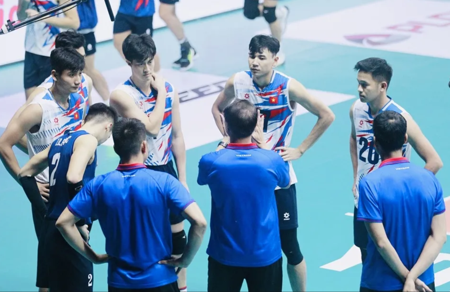 Tạo địa chấn trước Th&aacute;i Lan, tuyển b&oacute;ng chuyền nam Việt Nam l&ecirc;n nh&igrave; bảng SEA V-League- Ảnh 1.