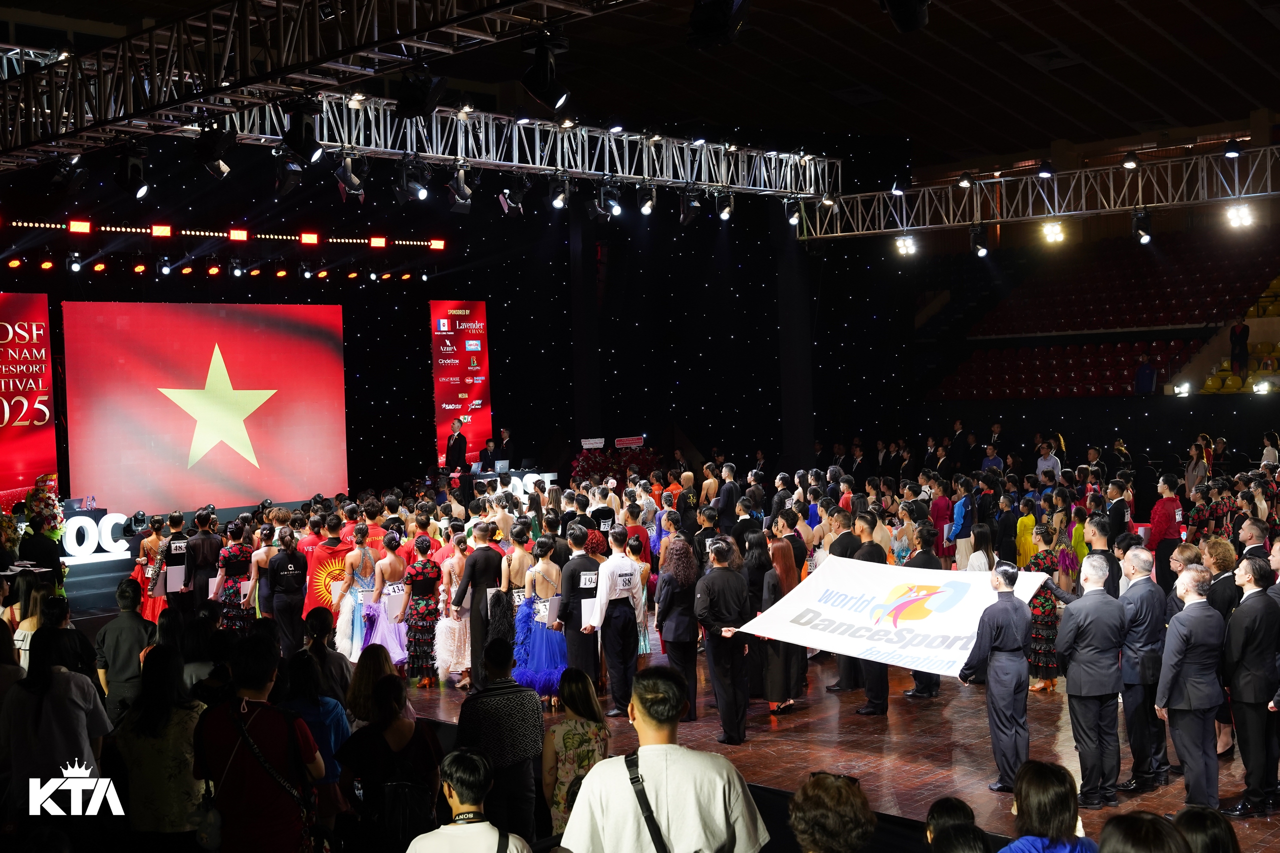 Cặp đ&ocirc;i Phan Hiển, Thu Hương đoạt c&uacute; ăn 3 tại Giải Dancesport Festival 2025 - Ảnh 3.