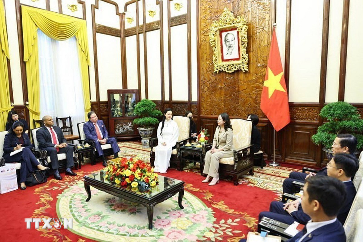 Nữ phi h&agrave;nh gia gốc Việt Amanda Nguyễn chia sẻ về cảm x&uacute;c ngắm Tr&aacute;i đất từ khoảng kh&ocirc;ng vũ trụ- Ảnh 2.
