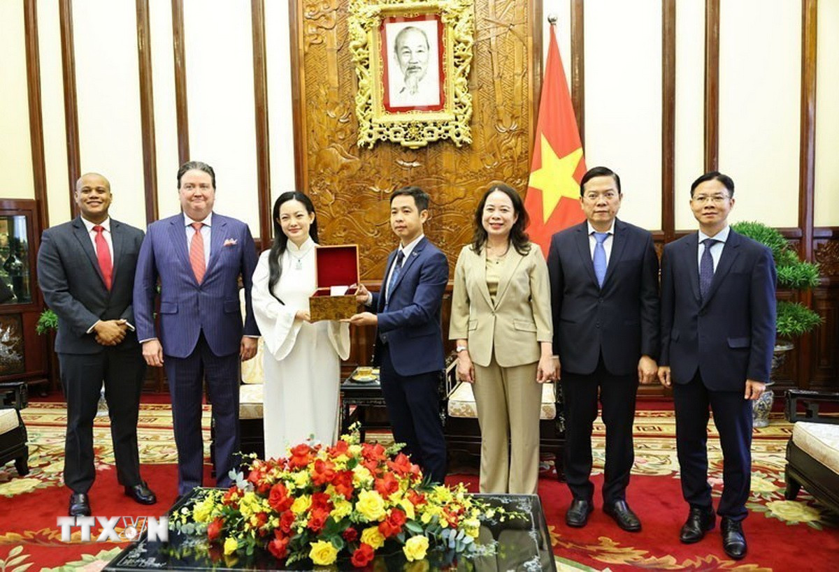 Nữ phi h&agrave;nh gia gốc Việt Amanda Nguyễn chia sẻ về cảm x&uacute;c ngắm Tr&aacute;i đất từ khoảng kh&ocirc;ng vũ trụ- Ảnh 3.