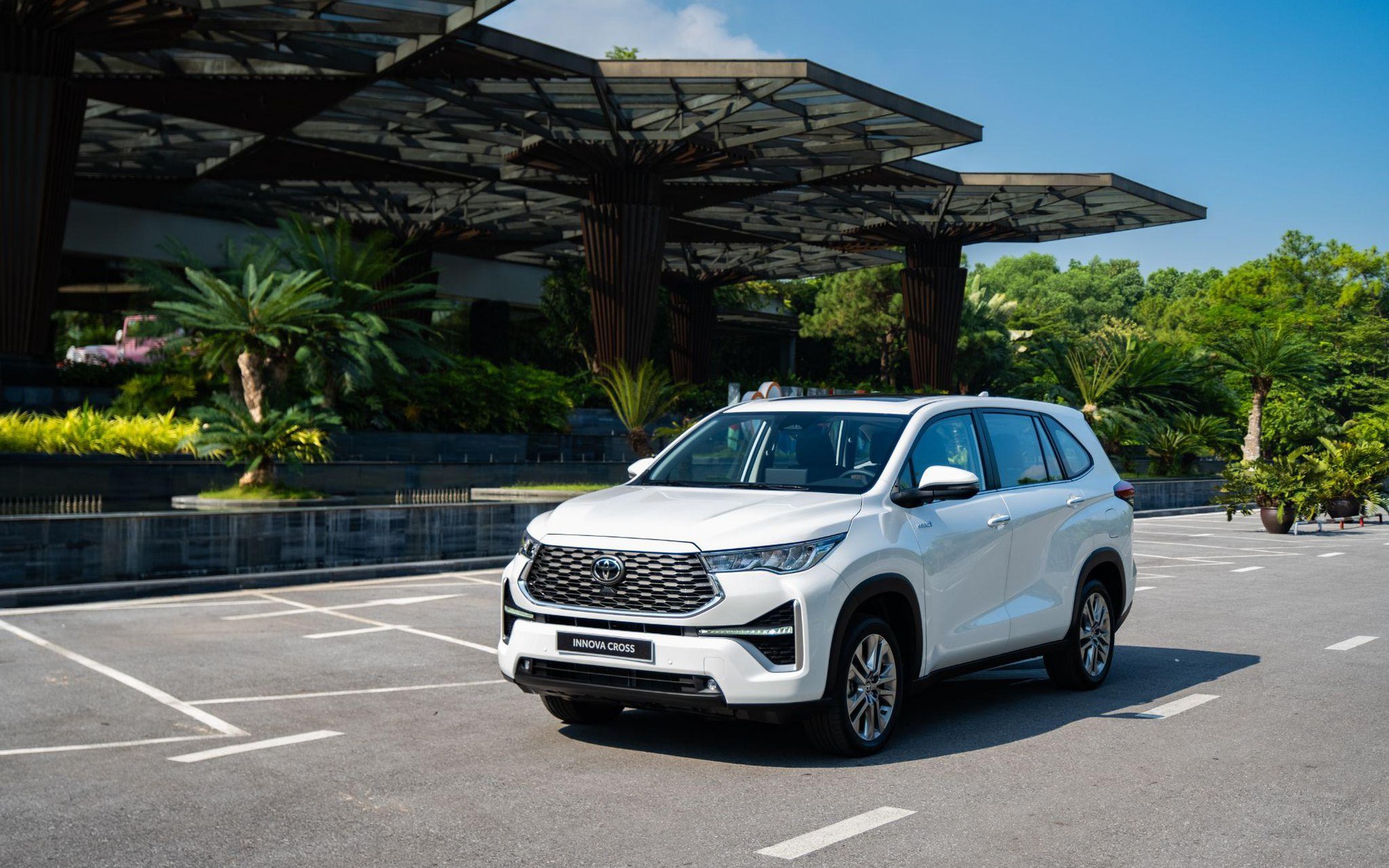 Khách hàng Việt tin tưởng gắn bó với xe hybrid, lý do là gì?
