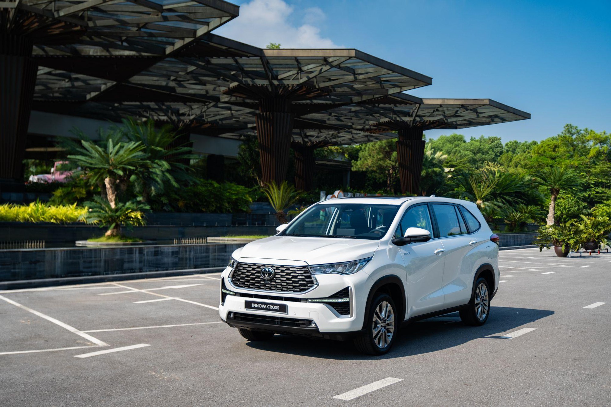 Khách hàng Việt tin tưởng gắn bó với xe hybrid, lý do là gì?- Ảnh 1.