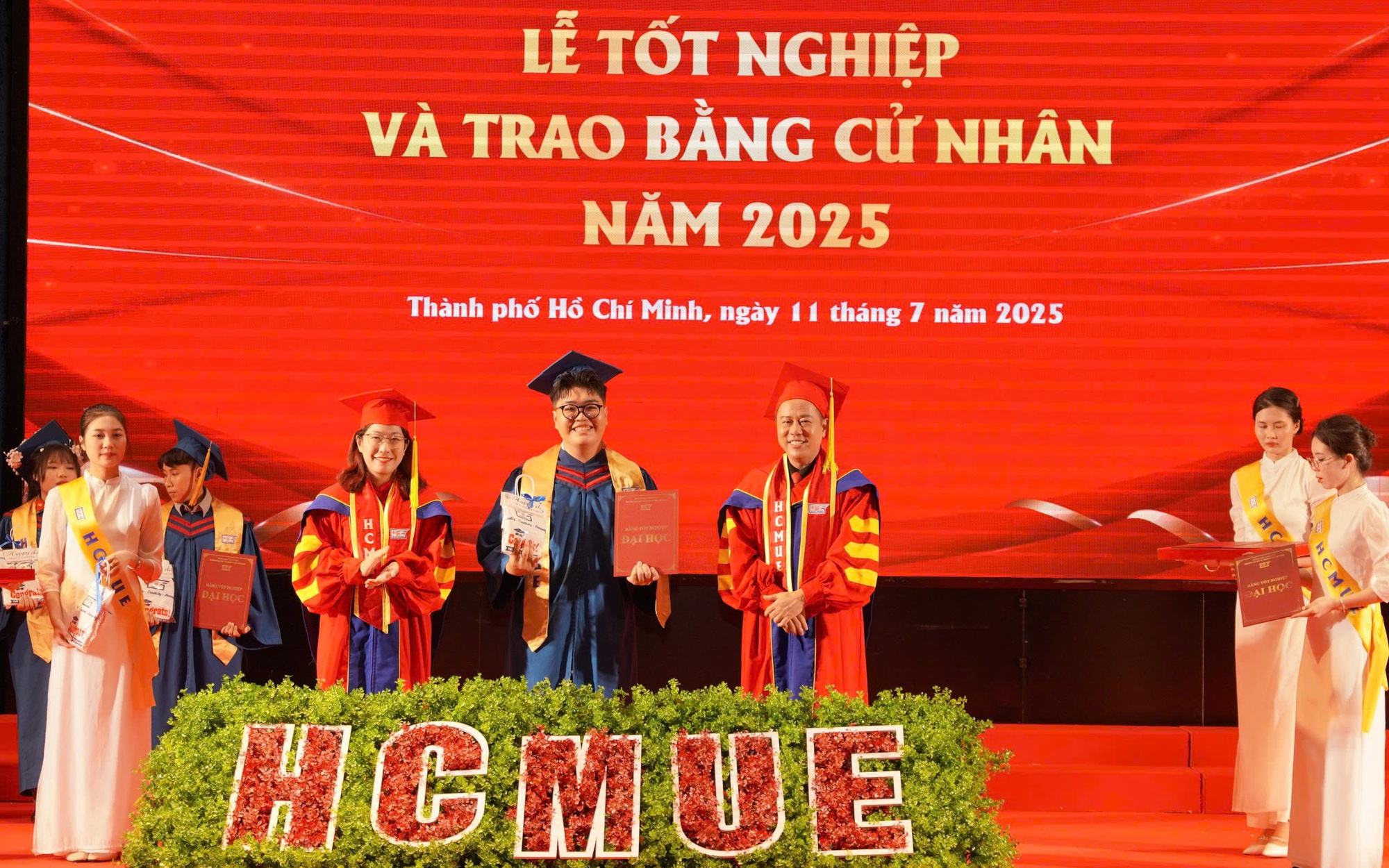 Hiệu trưởng Trường ĐH Sư phạm TP HCM gửi thông điệp ý nghĩa đến tân cử nhân
