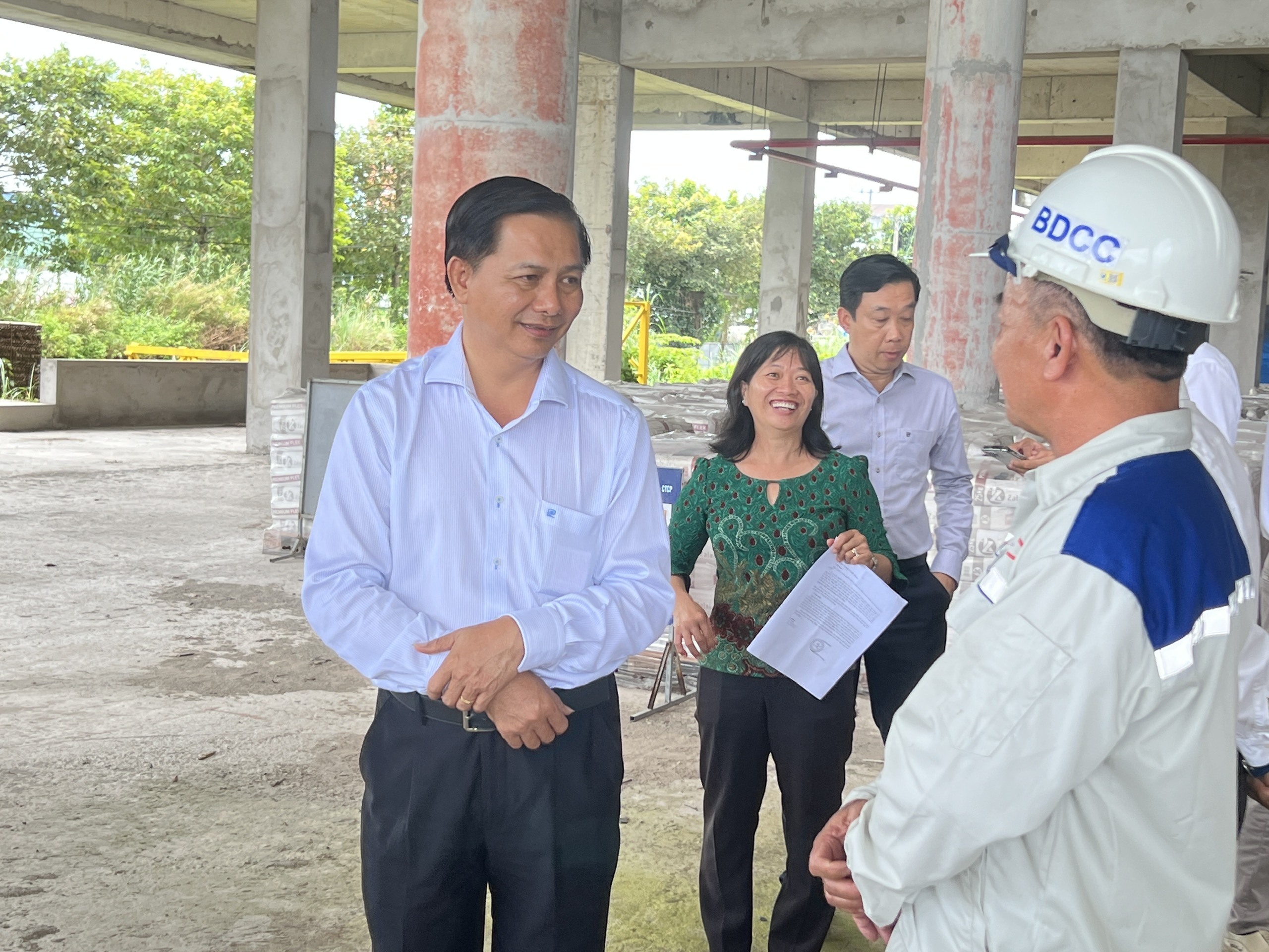 Chủ tịch UBND TP Cần Thơ chỉ đạo về tiến độ Bệnh viện Ung bướu Cần Thơ - Ảnh 1.