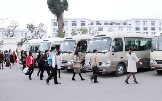 Hơn 1.300 cán bộ đi làm xa, Quảng Trị tính phương án xe khách đưa đón hằng ngày