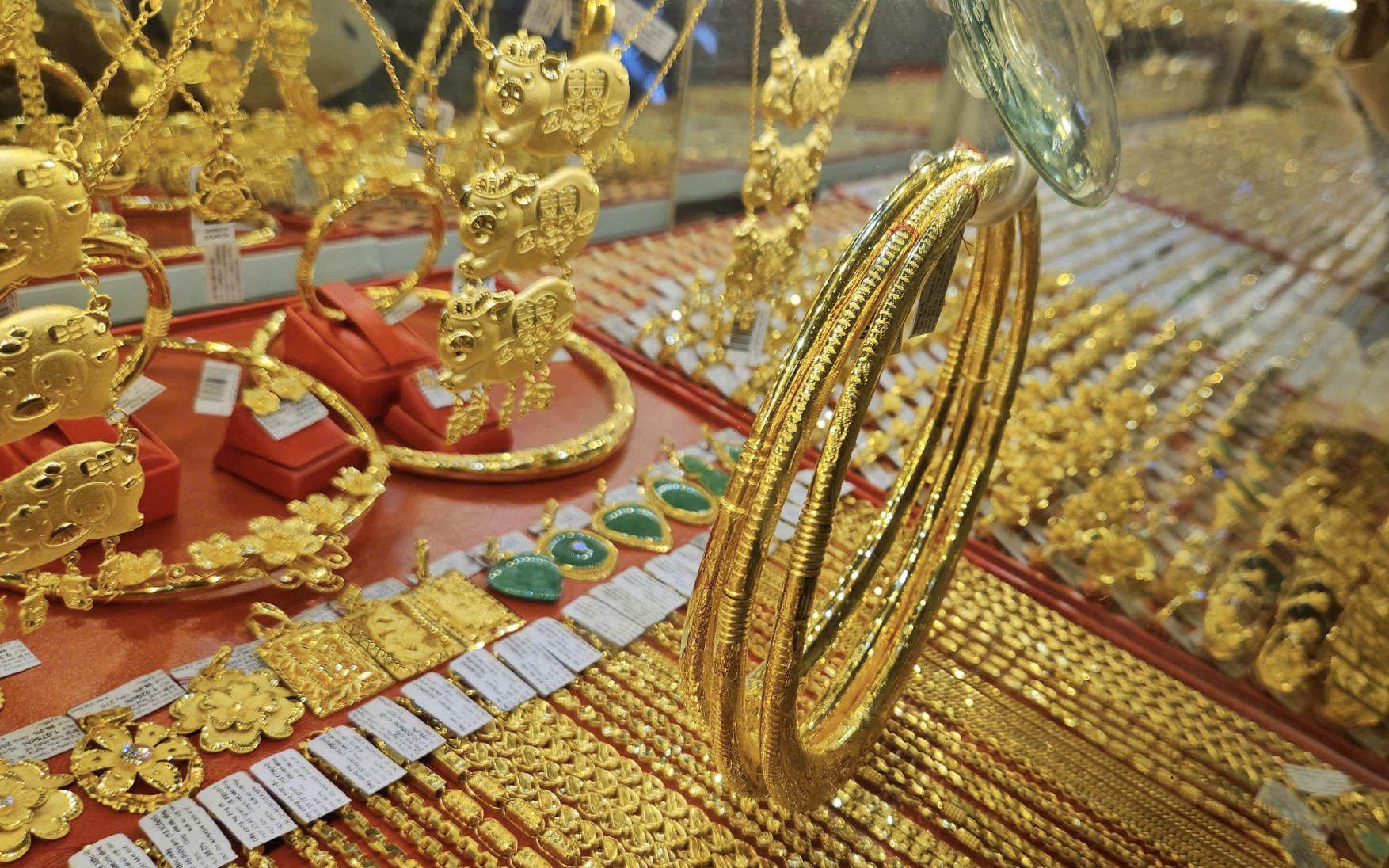 Mua bán vàng từ 20 triệu đồng trong ngày phải chuyển khoản