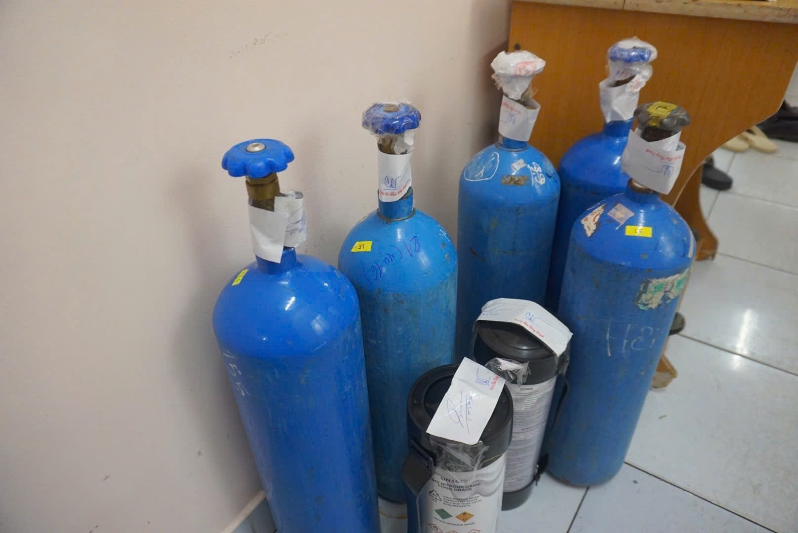 C&ocirc;ng an TP HCM triệt ph&aacute; băng nh&oacute;m Bu&ocirc;n b&aacute;n kh&iacute; cười , tạm giữ 31 đối tượng - Ảnh 2.