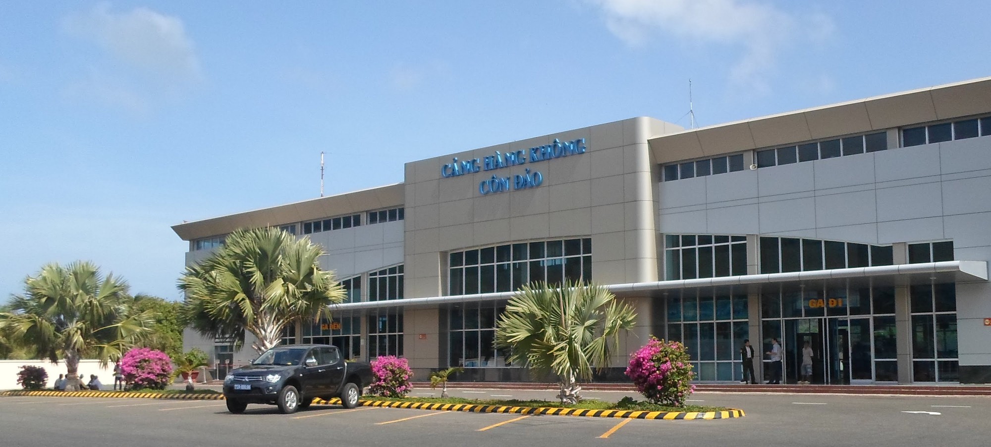 Mở mới tuyến xe buýt điện tới sân bay Côn Đảo- Ảnh 1.