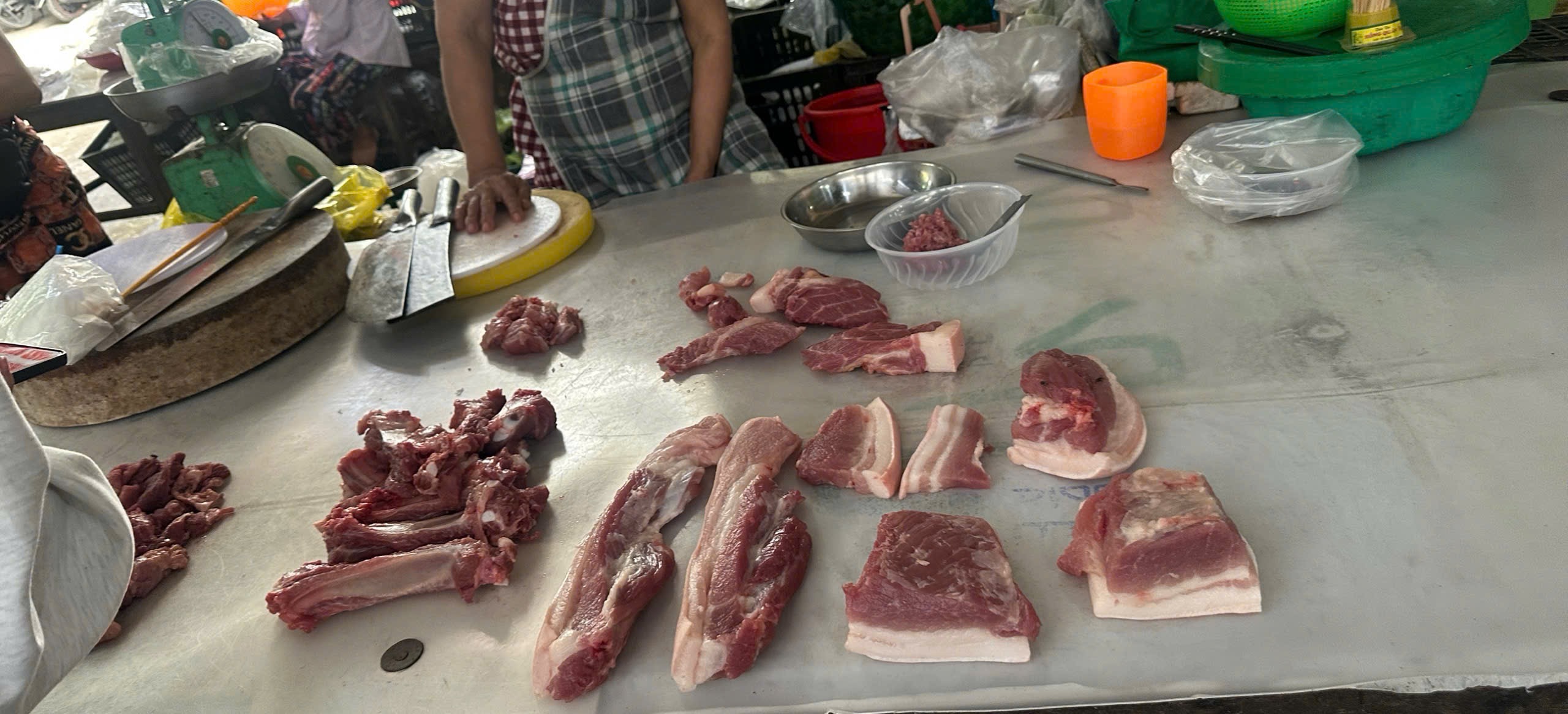 Nhiều người nhiễm liên cầu khuẩn lợn, quán bún ở Huế chuyển bán bún bò - Ảnh 1.