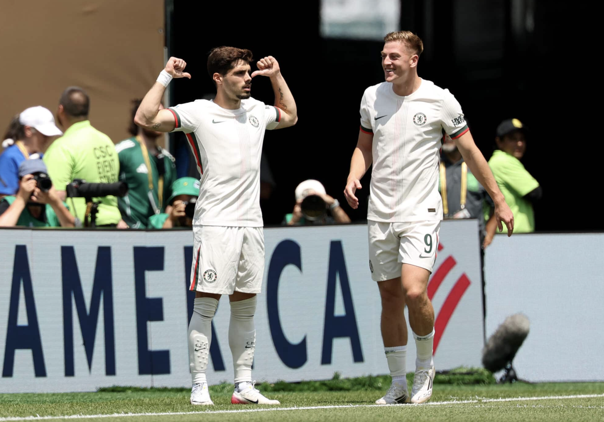 Cổ động vi&ecirc;n Paris tr&agrave;n ngập New York, Chelsea mơ lật đổ PSG ở chung kết - Ảnh 6.