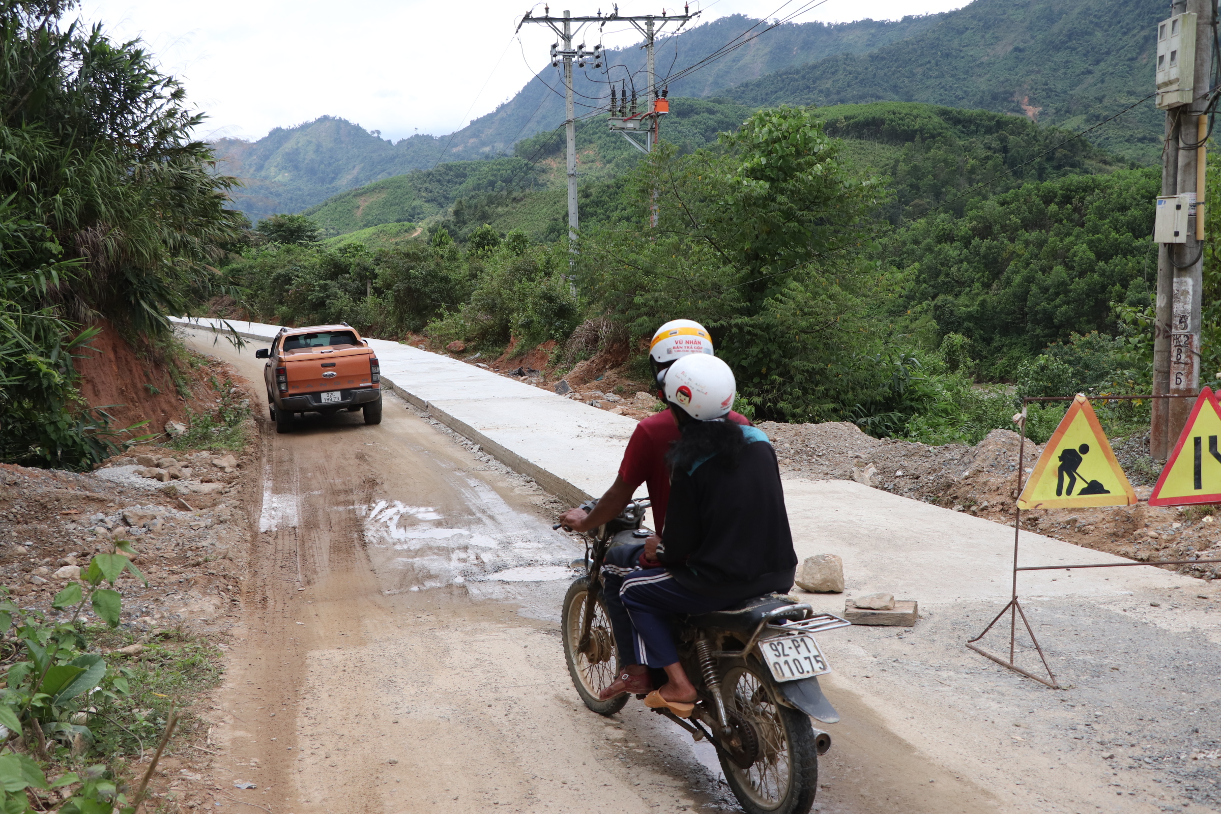 Đường trăm tỉ ở miền n&uacute;i Đ&agrave; Nẵng l&agrave;m m&atilde;i kh&ocirc;ng xong, lỗi do "&ocirc;ng trời"?- Ảnh 2.