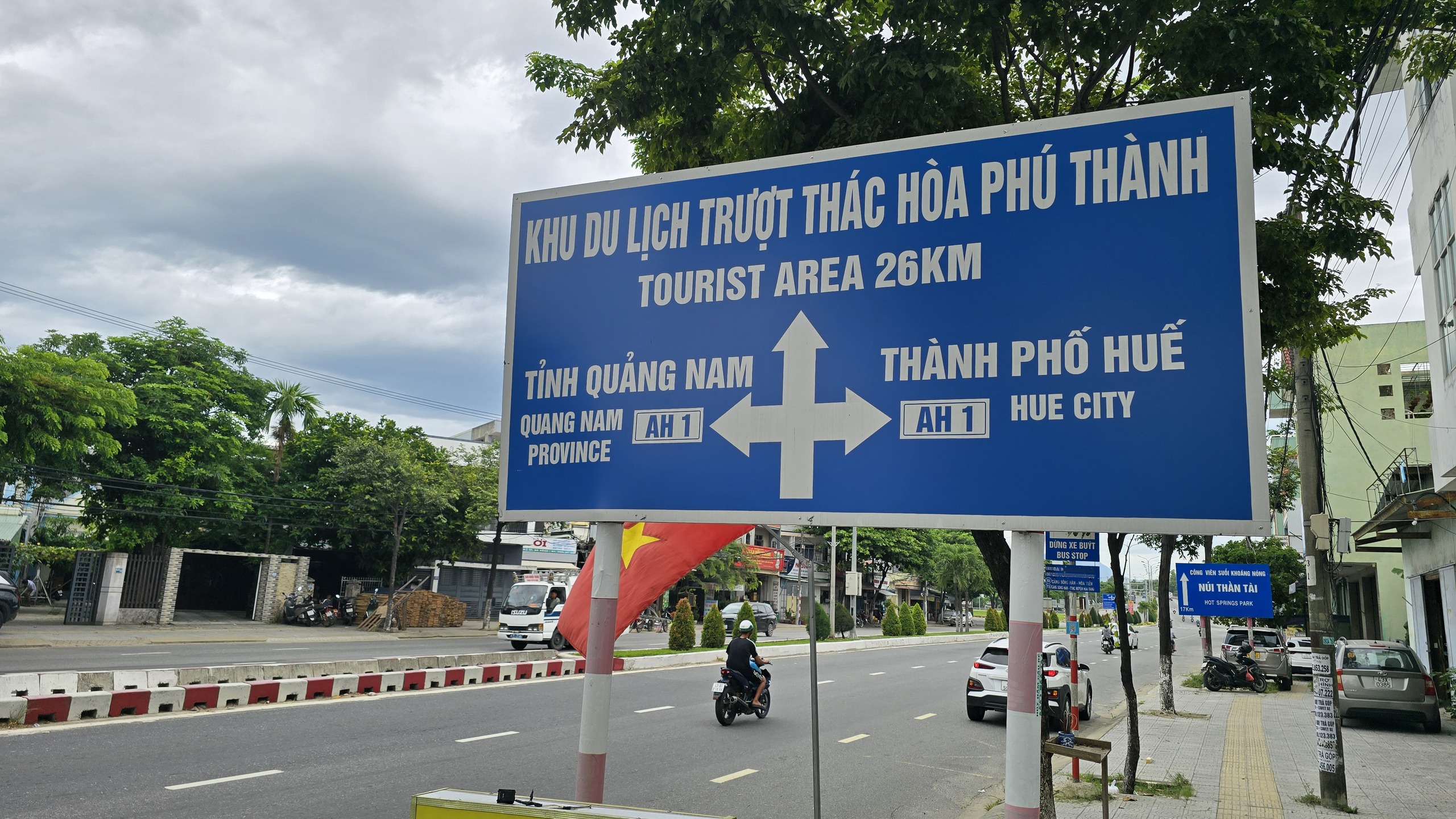 Khẩn trương điều chỉnh h&agrave;ng loạt biển chỉ dẫn giao th&ocirc;ng ở Đ&agrave; Nẵng - Ảnh 3.