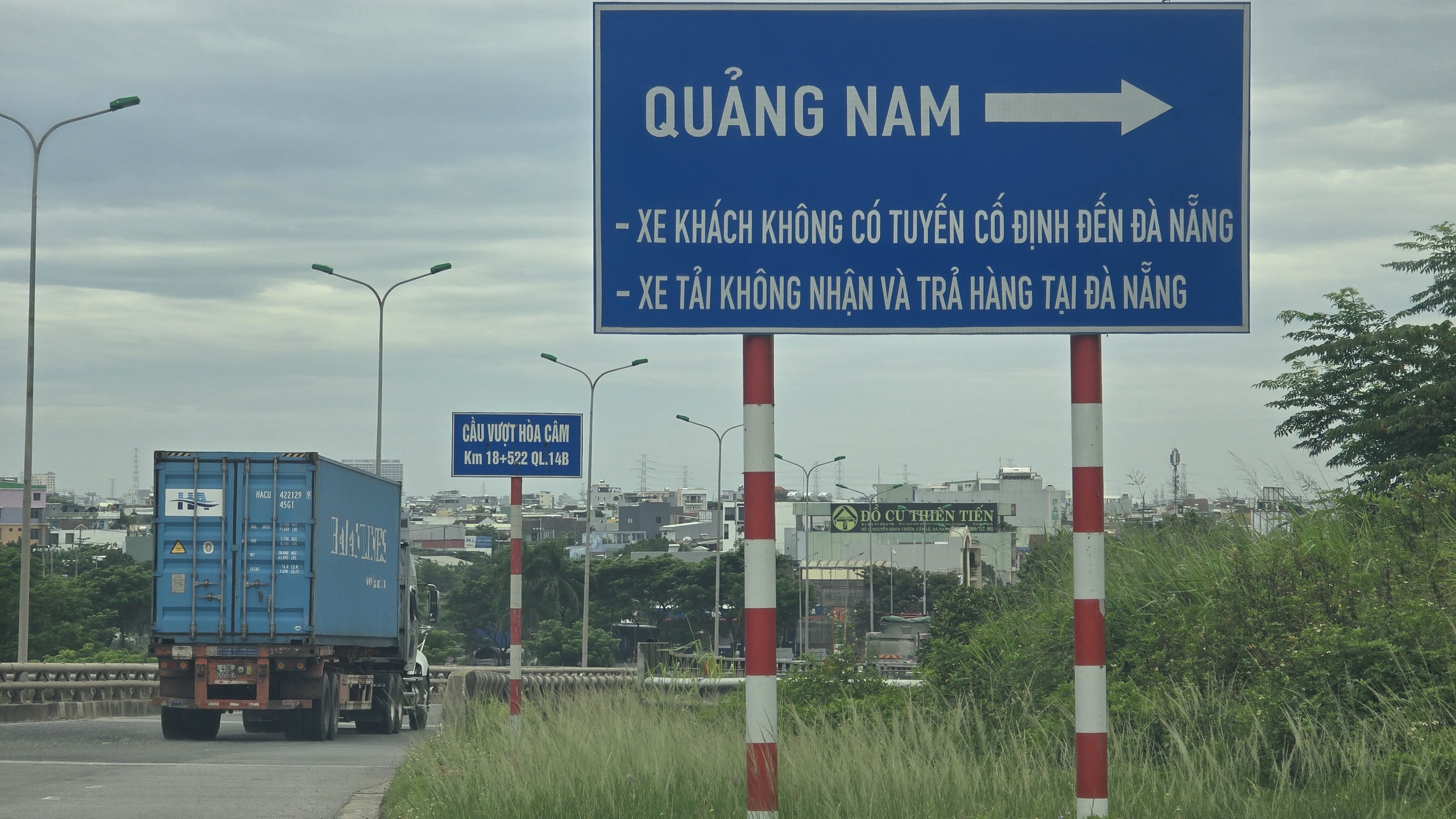 Khẩn trương điều chỉnh h&agrave;ng loạt biển chỉ dẫn giao th&ocirc;ng ở Đ&agrave; Nẵng - Ảnh 4.