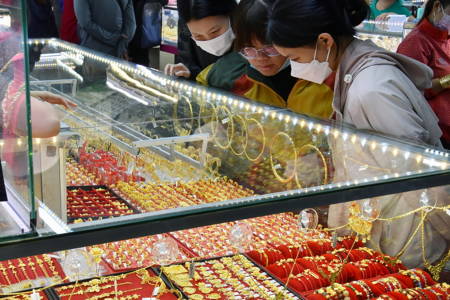 Giá vàng hôm nay 13-7: Dự báo tiếp tục tăng mạnh trong tuần tới - Ảnh 2.
