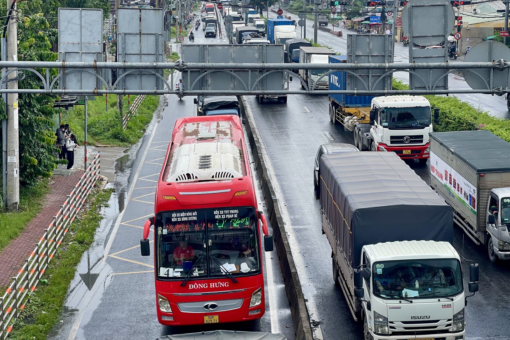Hai tai nạn liên tiếp vừa xảy ra trên đường Đỗ Mười, người dân cần lưu ý- Ảnh 2.