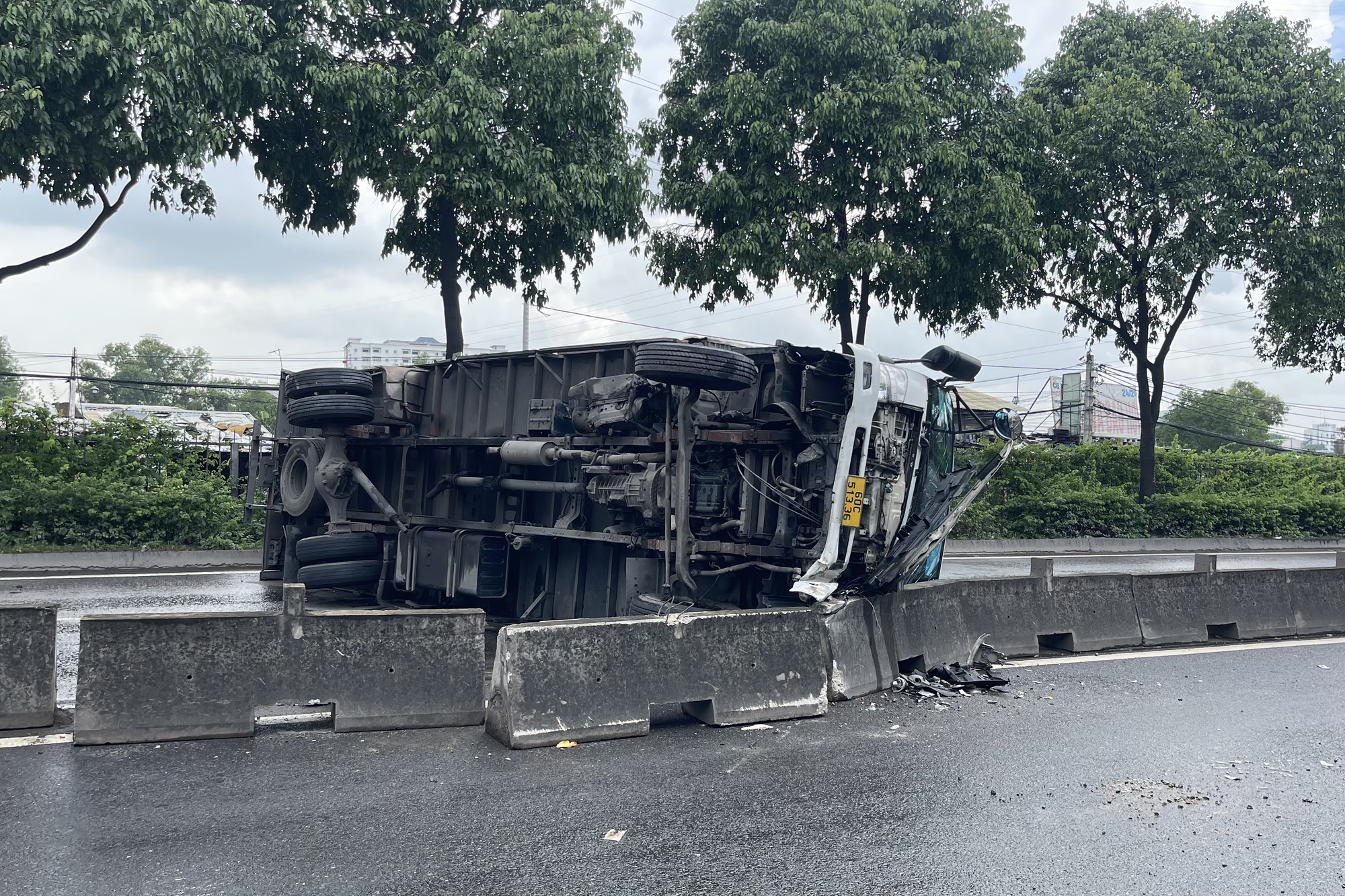 Hai tai nạn liên tiếp vừa xảy ra trên đường Đỗ Mười, người dân cần lưu ý- Ảnh 5.