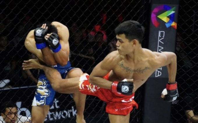 Võ sĩ bị đá dập gan, phải đi cấp cứu tại LION Championship