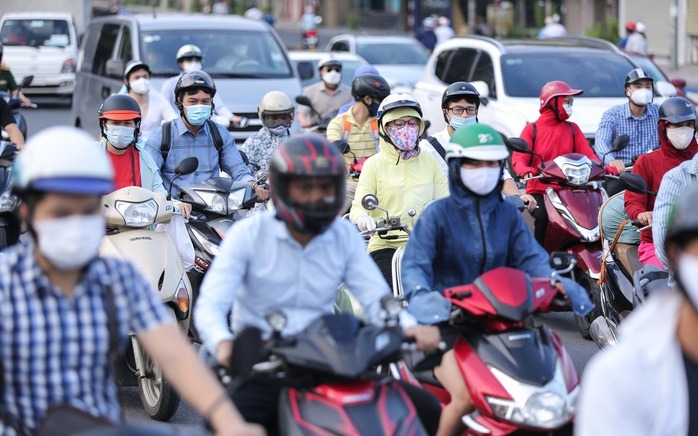 Người dân sống trong Vành đai 1 Hà Nội nói gì về cấm xe máy chạy xăng?