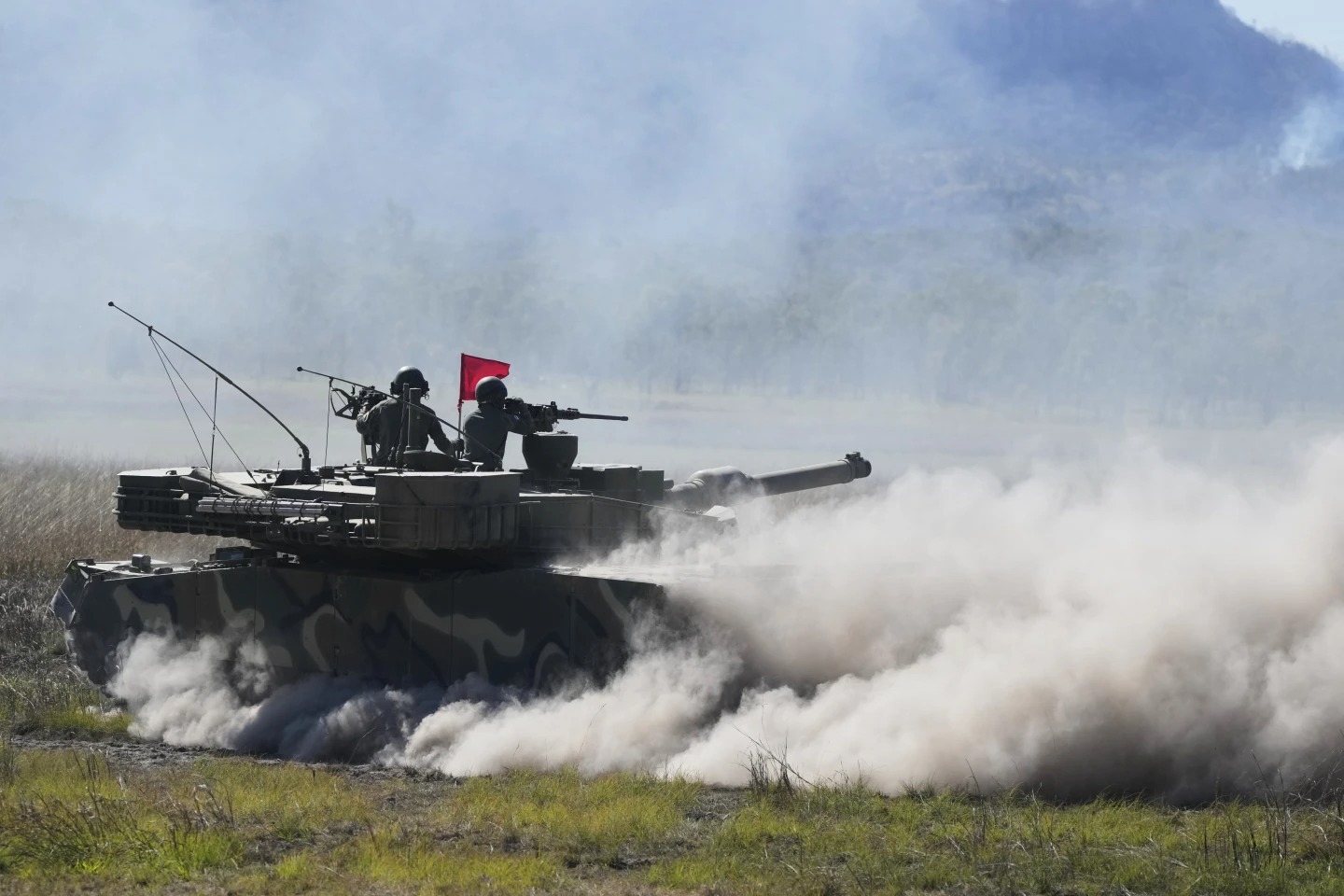 &Uacute;c tập trận lớn chưa từng c&oacute;, lần đầu khai hoả HIMARS - Ảnh 3.
