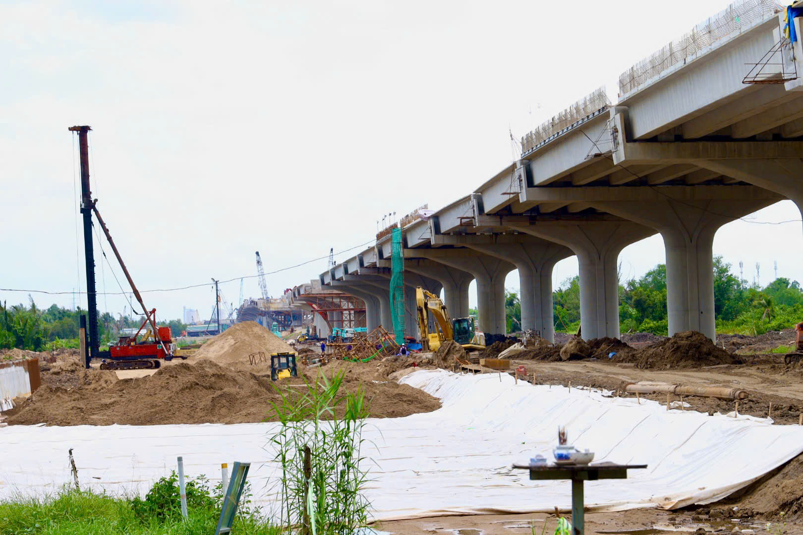 Cận cảnh c&ocirc;ng trường V&agrave;nh đai 3 TP HCM giữa trưa h&egrave; oi ả - Ảnh 5.