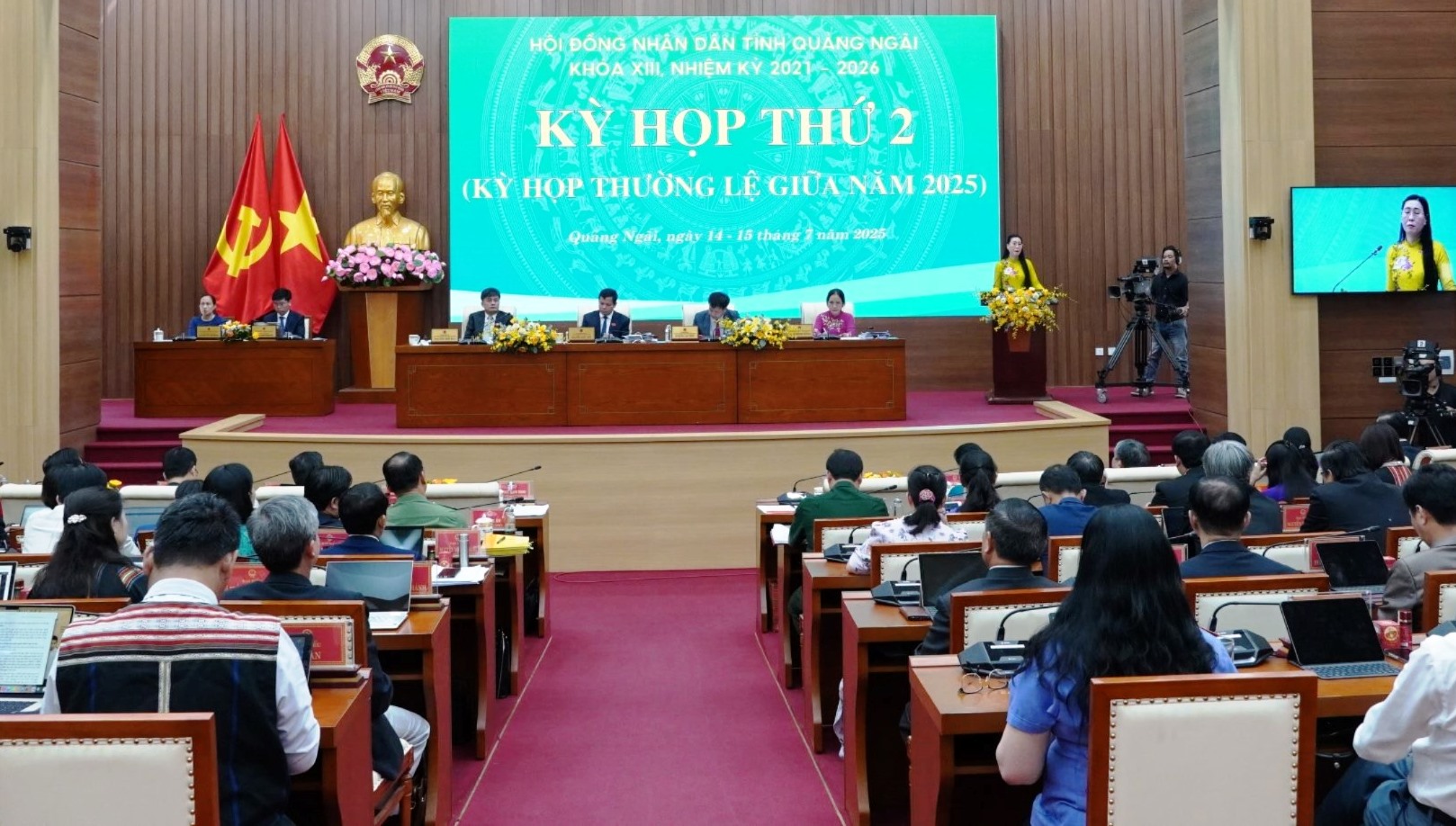 Quảng Ng&atilde;i ban h&agrave;nh ch&iacute;nh s&aacute;ch hỗ trợ cho c&aacute;n bộ sau s&aacute;p nhập - Ảnh 1.