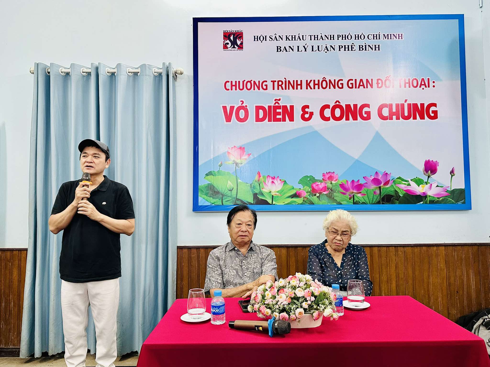 Minh Nhí, Hữu Nghĩa lo khán giả bật cười khi diễn kịch chính luận- Ảnh 2.