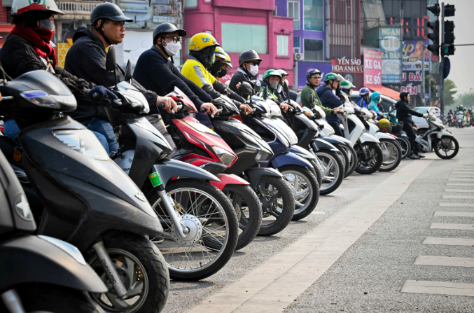 H&agrave; Nội chuẩn bị cấm xe m&aacute;y chạy xăng hỗ trợ người d&acirc;n chuyển đổi phương tiện - Ảnh 1.