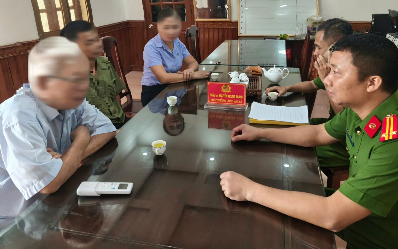 Cụ ông 80 tuổi suýt mất nửa tỉ đồng sau cú điện thoại với người xưng "Cục An ninh mạng"