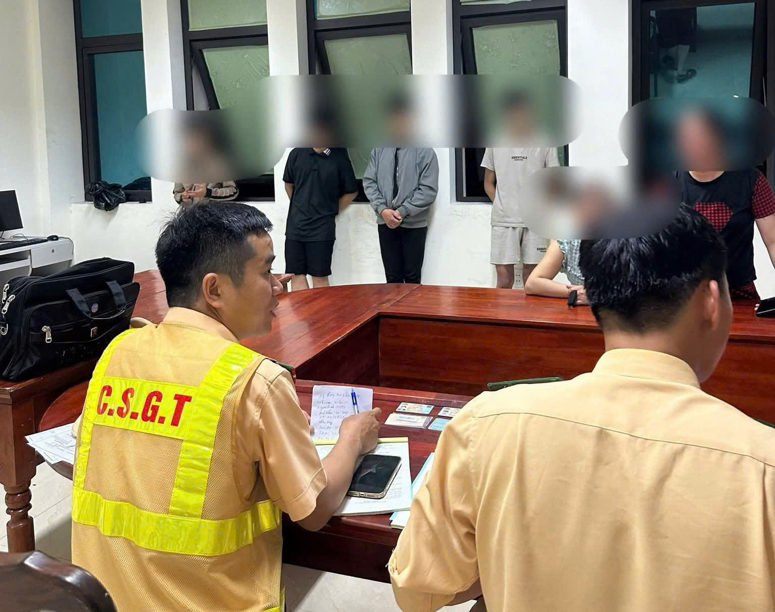 Nh&oacute;m thanh thiếu ni&ecirc;n ở Quảng Trị vi phạm đến 18 lỗi giao th&ocirc;ng- Ảnh 1.