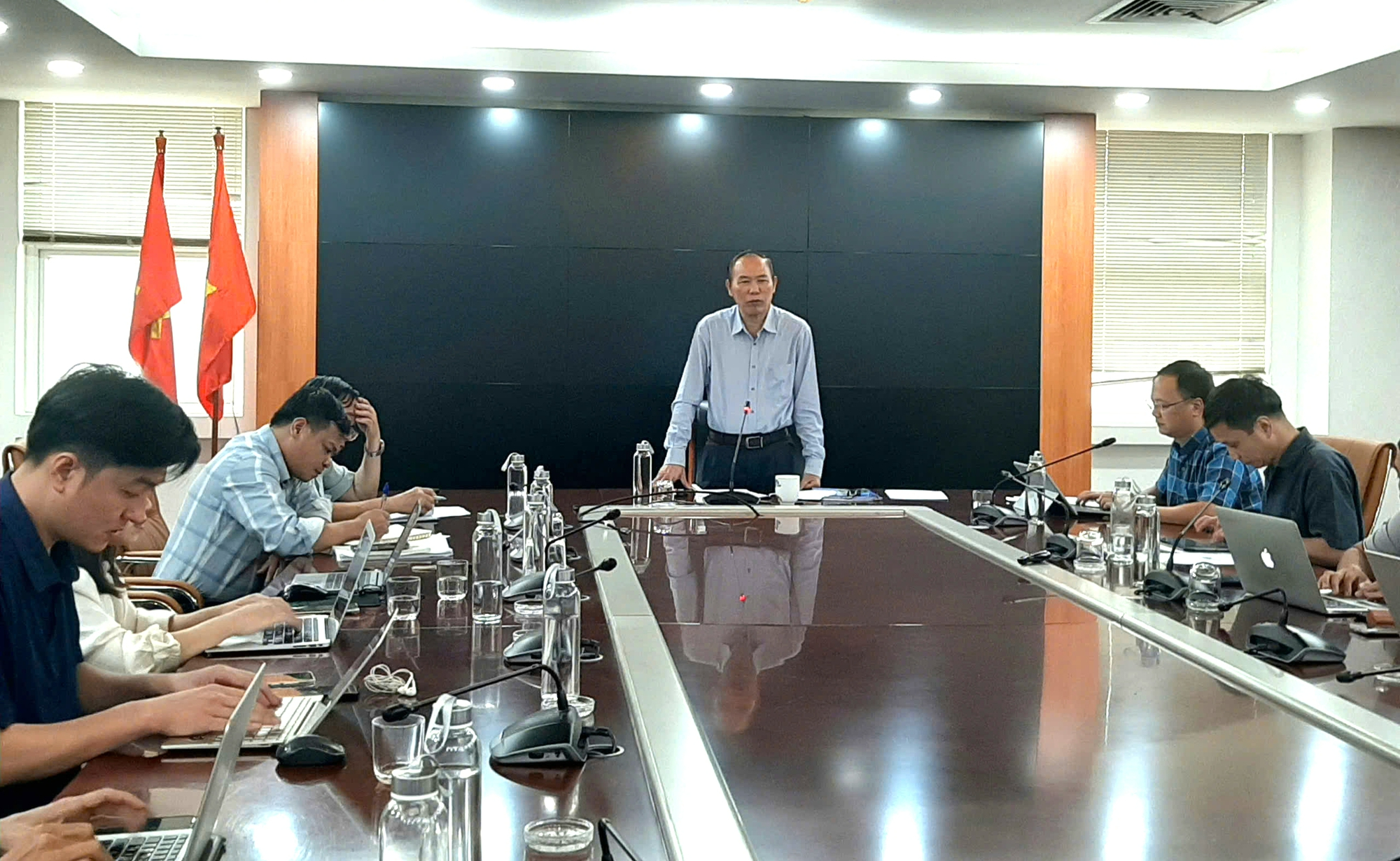 Vạch thủ đoạn giấu dịch tả heo ch&acirc;u Phi: B&aacute;n chạy, mổ chui, n&eacute;m x&aacute;c ra m&ocirc;i trường - Ảnh 1.