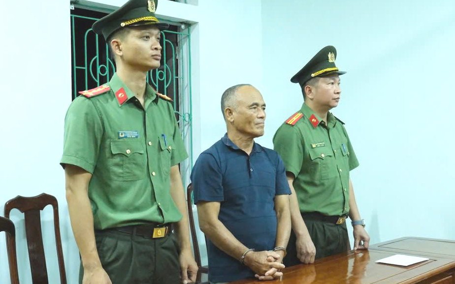 Xúc phạm, bôi nhọ chính quyền, một đối tượng bị bắt tạm giam