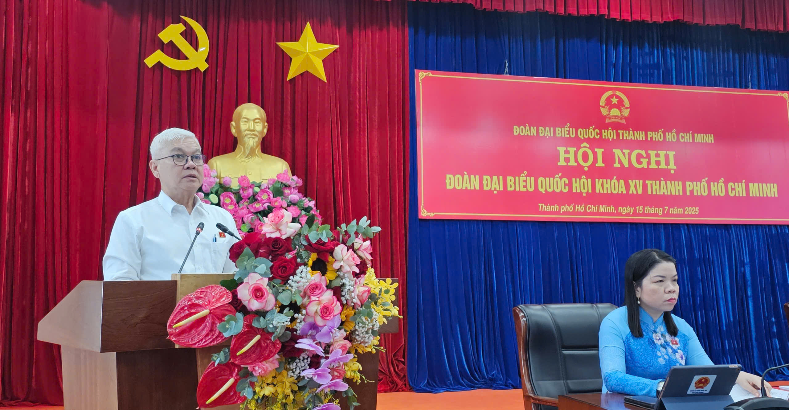 Đo&agrave;n Đại biểu Quốc hội TP HCM tri &acirc;n l&atilde;nh đạo nghỉ hưu, chuyển c&ocirc;ng t&aacute;c - Ảnh 2.