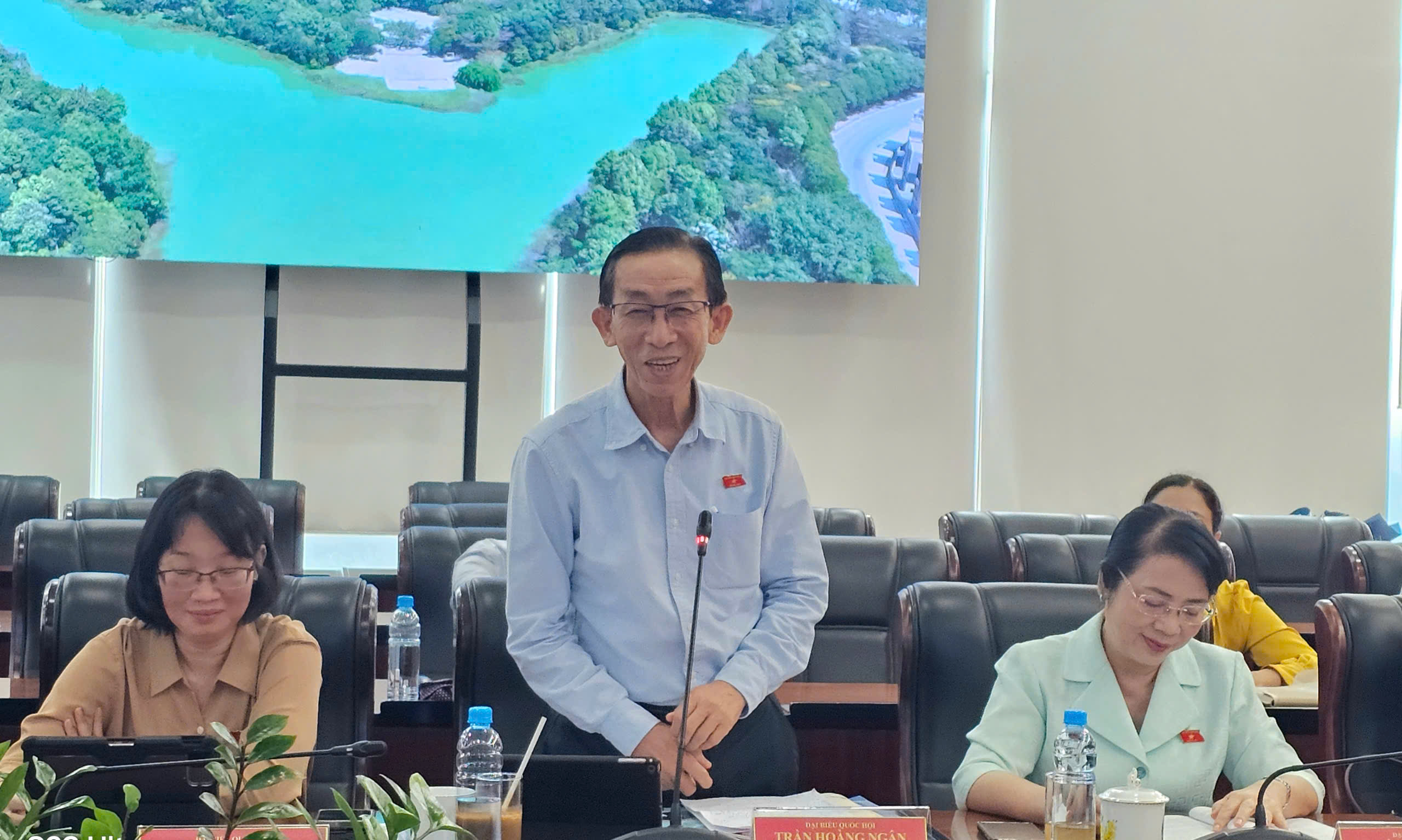 Đo&agrave;n Đại biểu Quốc hội TP HCM tri &acirc;n l&atilde;nh đạo nghỉ hưu, chuyển c&ocirc;ng t&aacute;c - Ảnh 3.