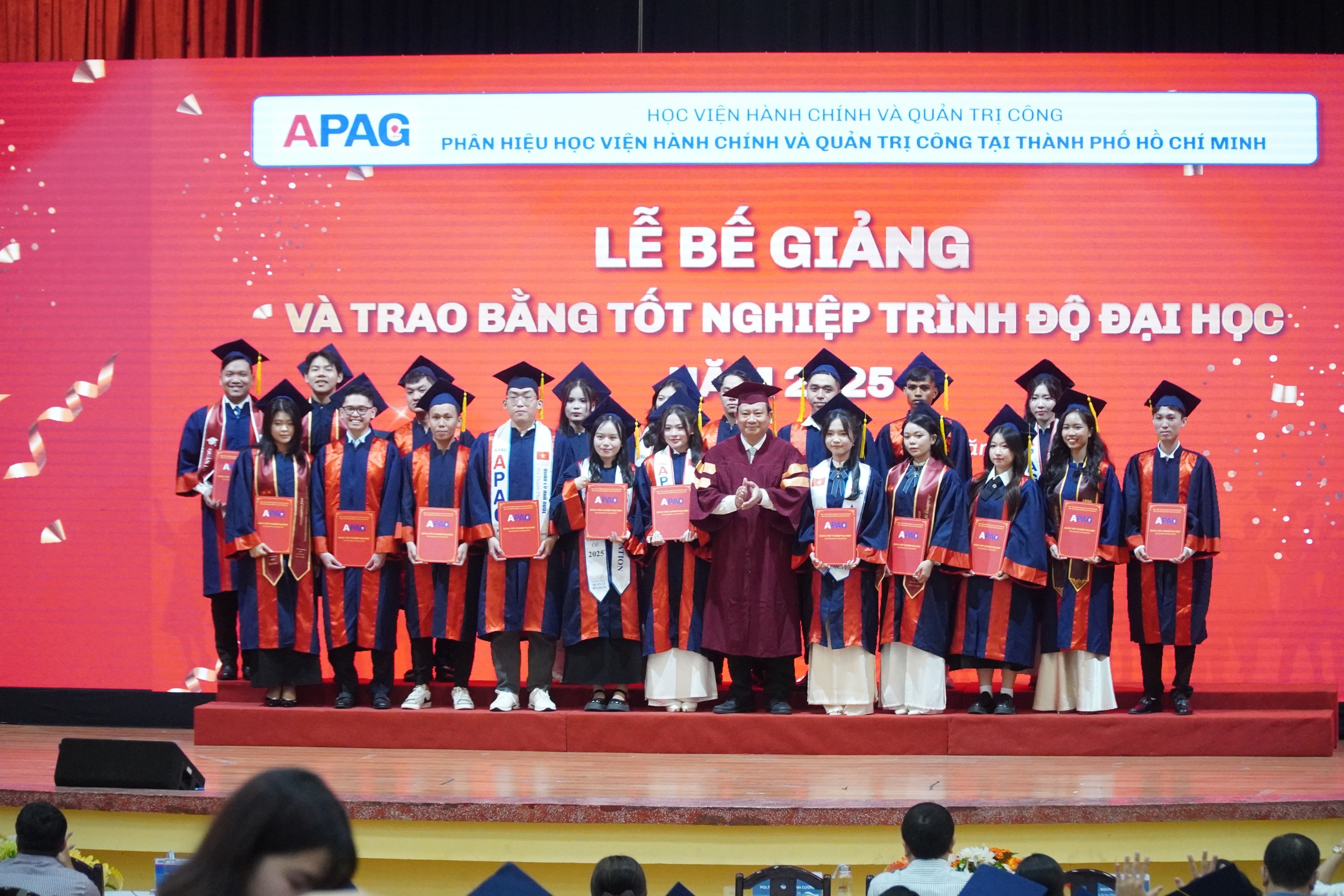 Tốt nghiệp trong bối cảnh mới, sinh vi&ecirc;n h&agrave;nh ch&iacute;nh c&ocirc;ng kh&ocirc;ng nao n&uacute;ng  - Ảnh 2.