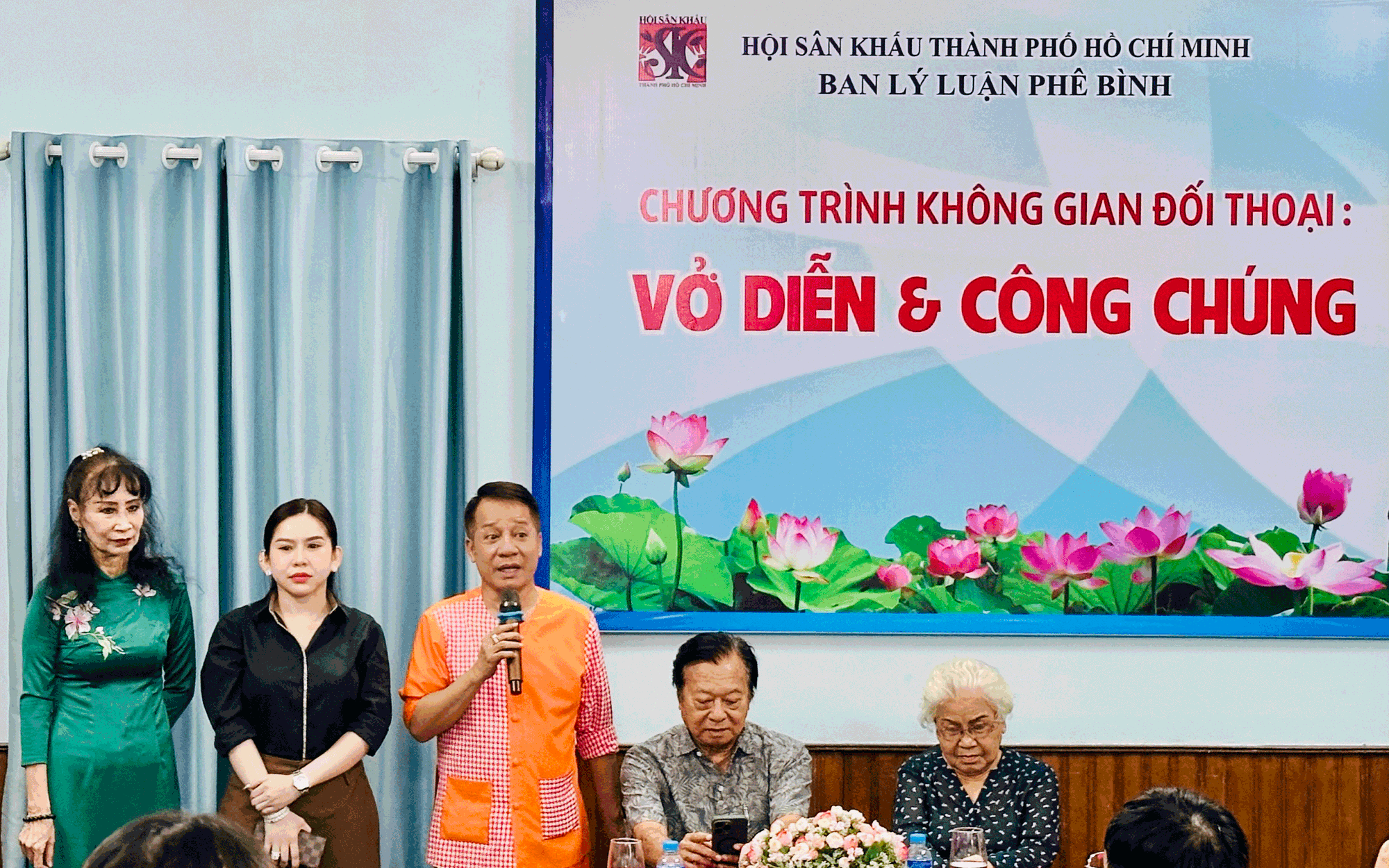 Giữ gìn bản sắc văn hóa dân tộc - Ảnh 3.