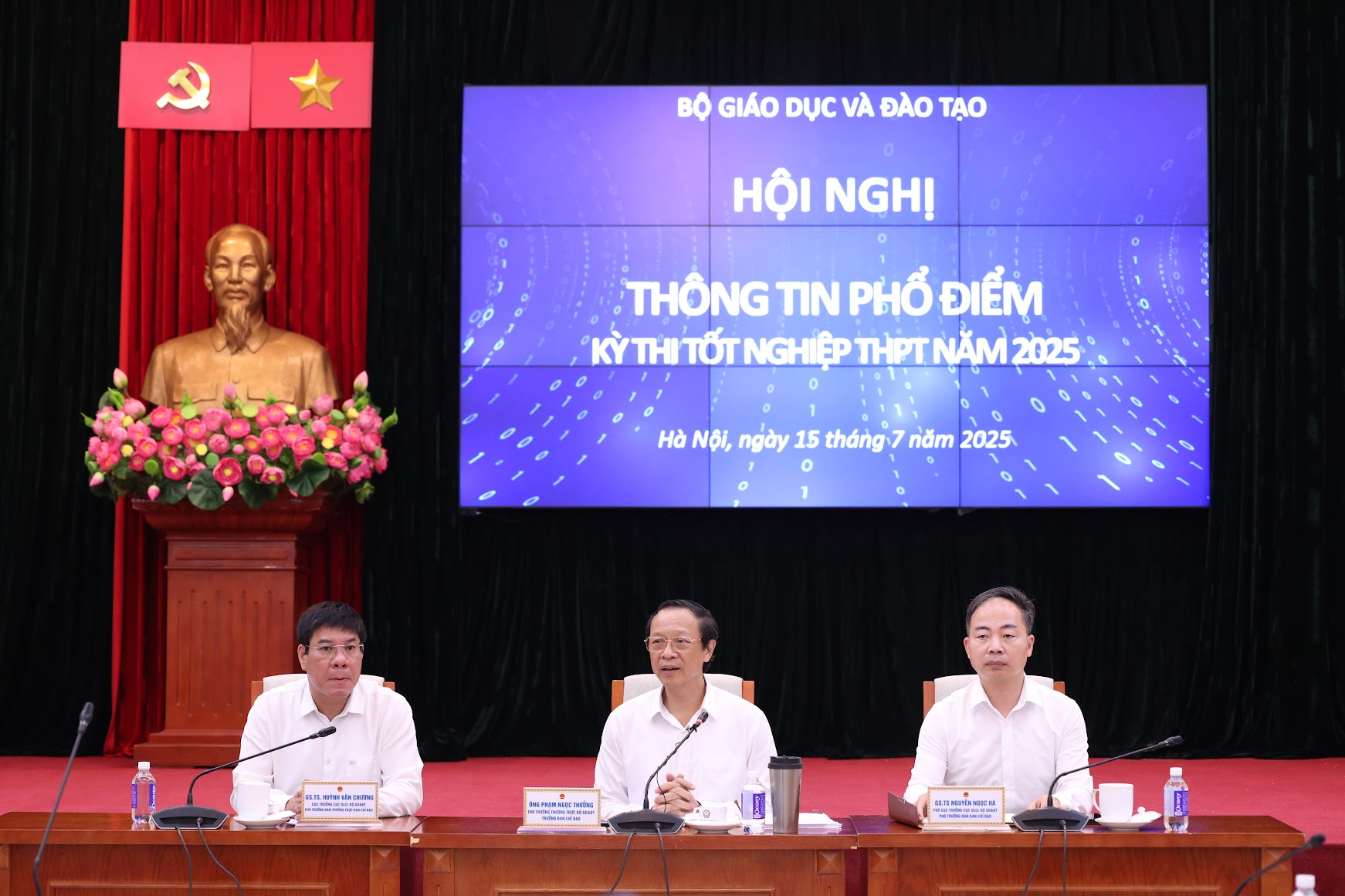 Bất ngờ với phổ điểm 3 m&ocirc;n thi tốt nghiệp ở TP HCM - Ảnh 1.