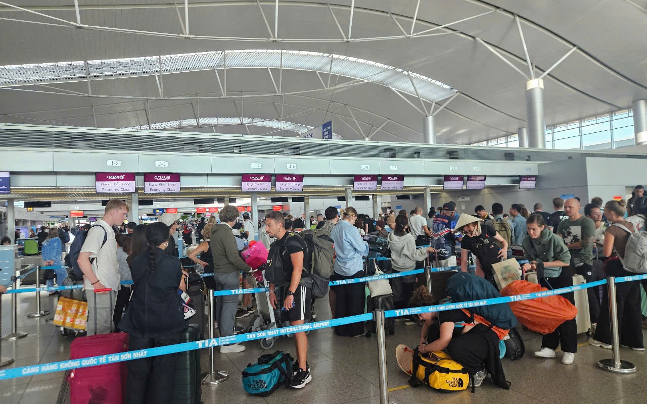 Mua tour trọn gói đi Úc, khách méo mặt vì chuyến bay bị delay… 2 ngày!