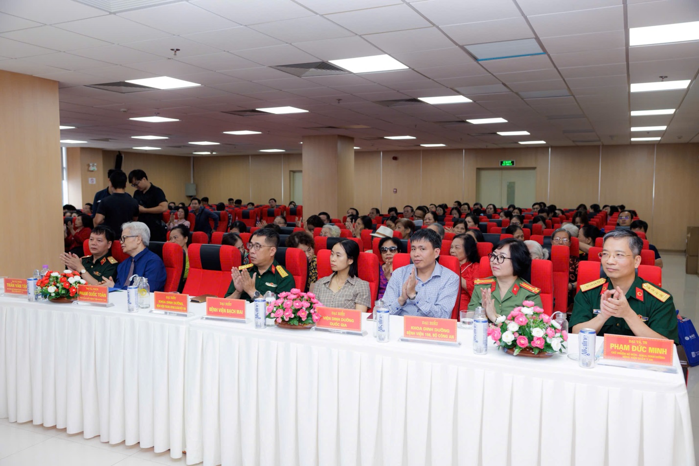 Vai trò quan trọng của dinh dưỡng cho người bệnh trước và sau phẫu thuật- Ảnh 1.