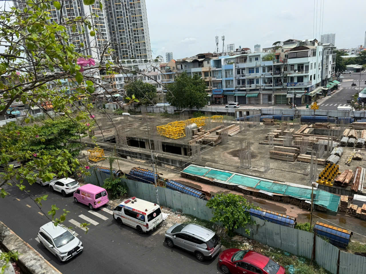 Nghịch l&yacute; thị trường bất động sản Việt Nam: Cơ cấu sản phẩm bất hợp l&yacute; - Ảnh 1.