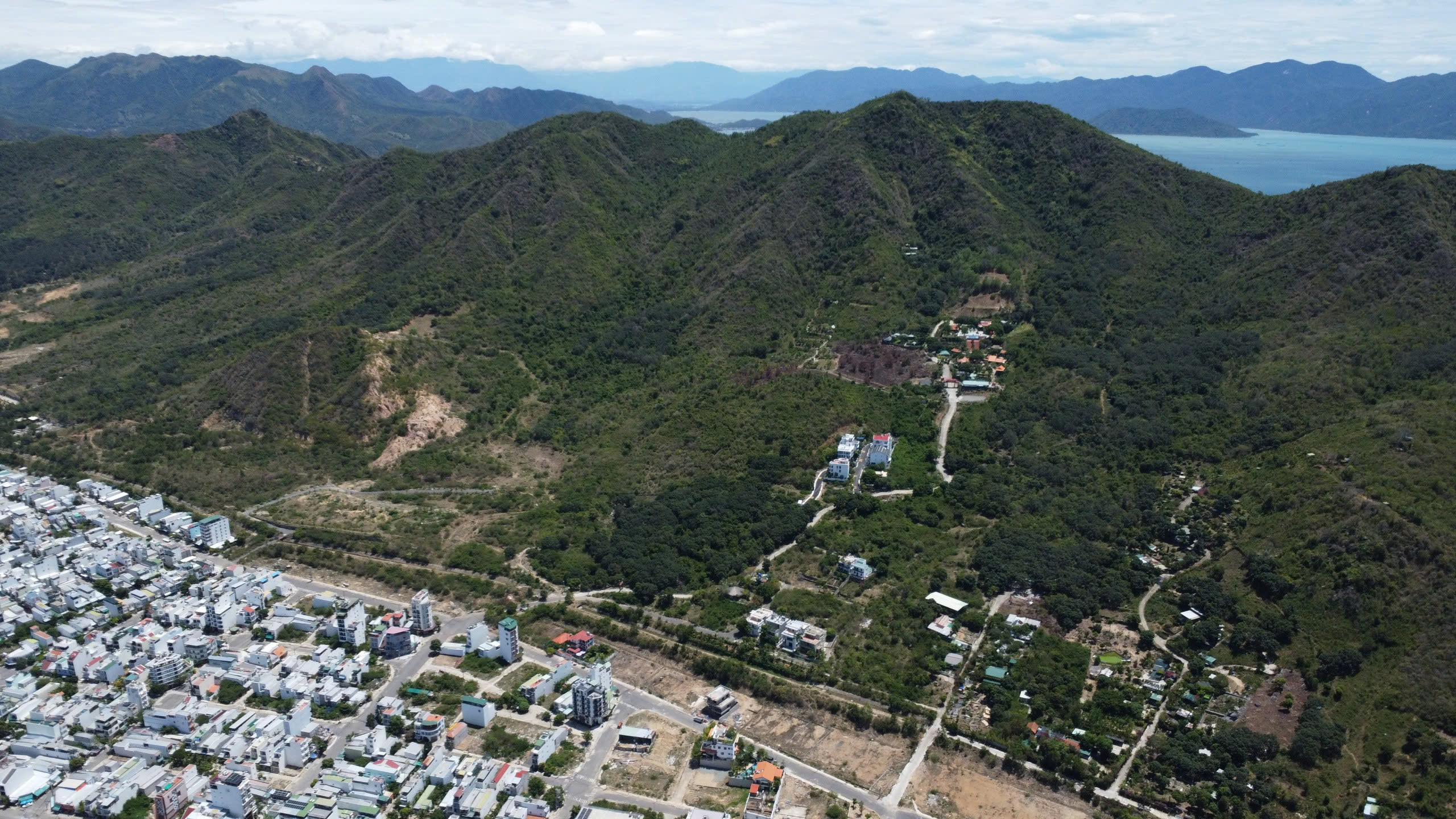 Nha Trang: Khống chế x&acirc;y dựng to&agrave;n bộ khu vực tr&ecirc;n n&uacute;i C&ocirc; Ti&ecirc;n - Ảnh 2.